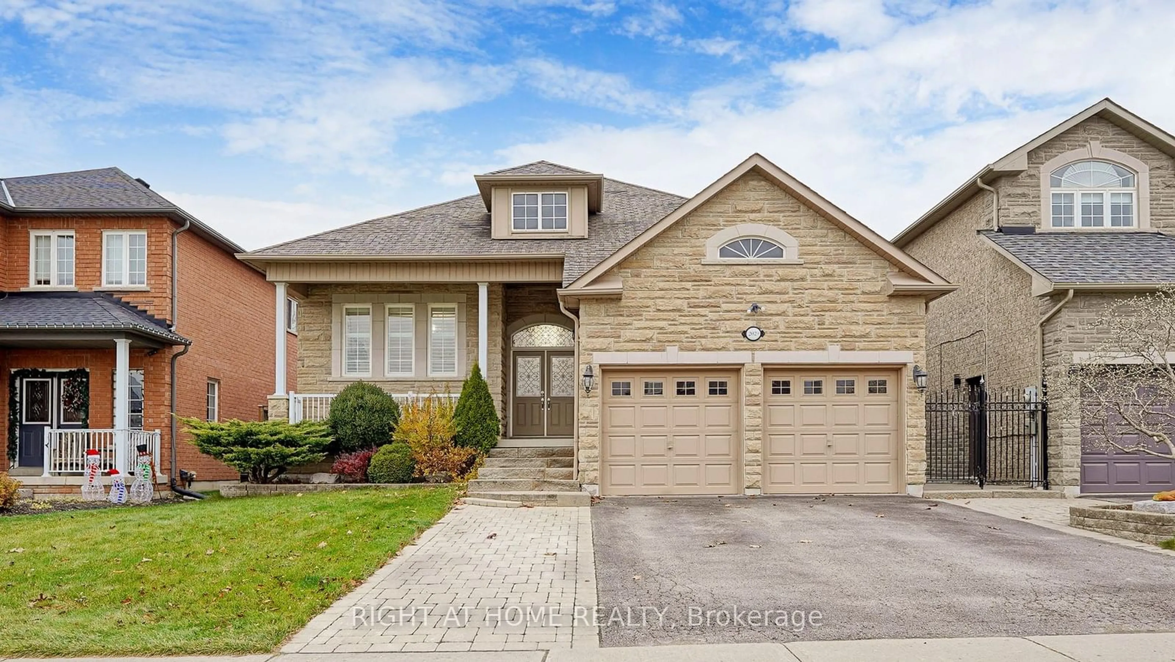 Frontside or backside of a home, the street view for 2029 Jans Blvd, Innisfil Ontario L9S 5A4