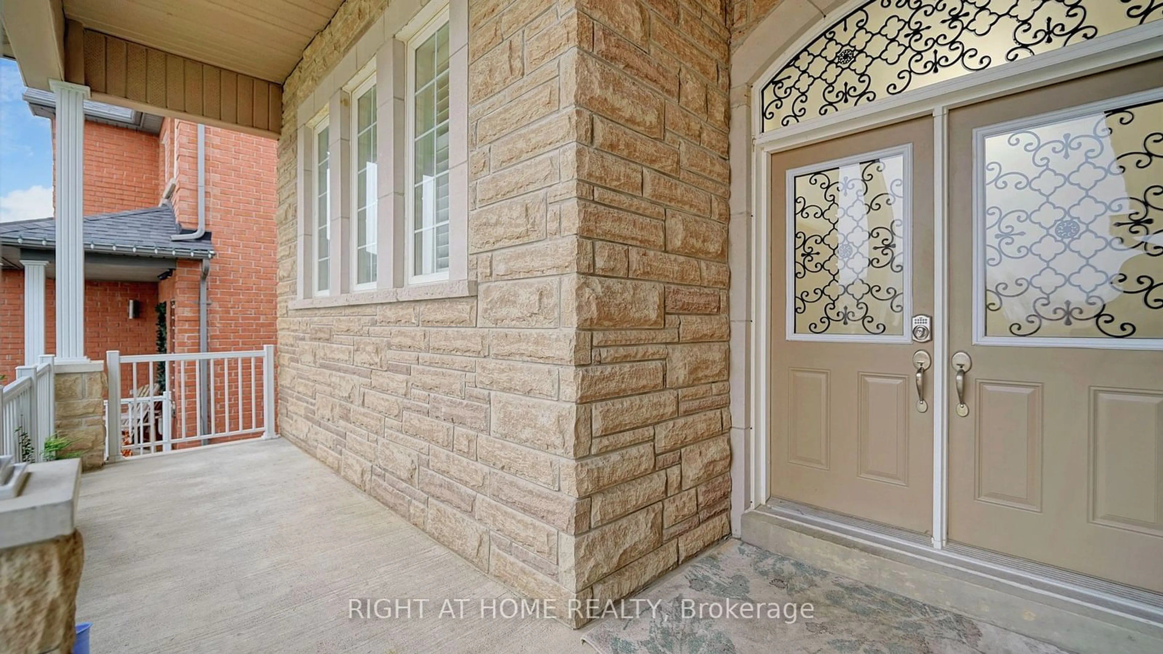 Indoor entryway, ceramic floors for 2029 Jans Blvd, Innisfil Ontario L9S 5A4