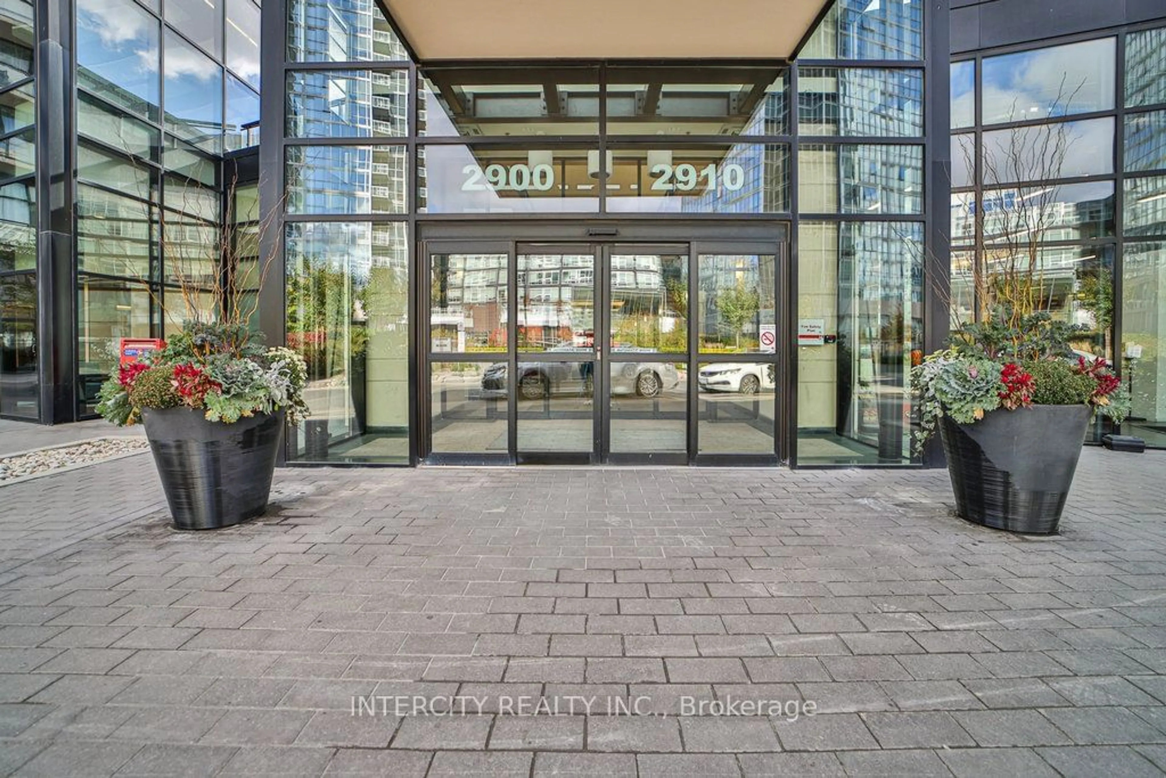 Indoor lobby, ceramic floors for 2910 Highway 7 #3504, Vaughan Ontario L4K 0H8