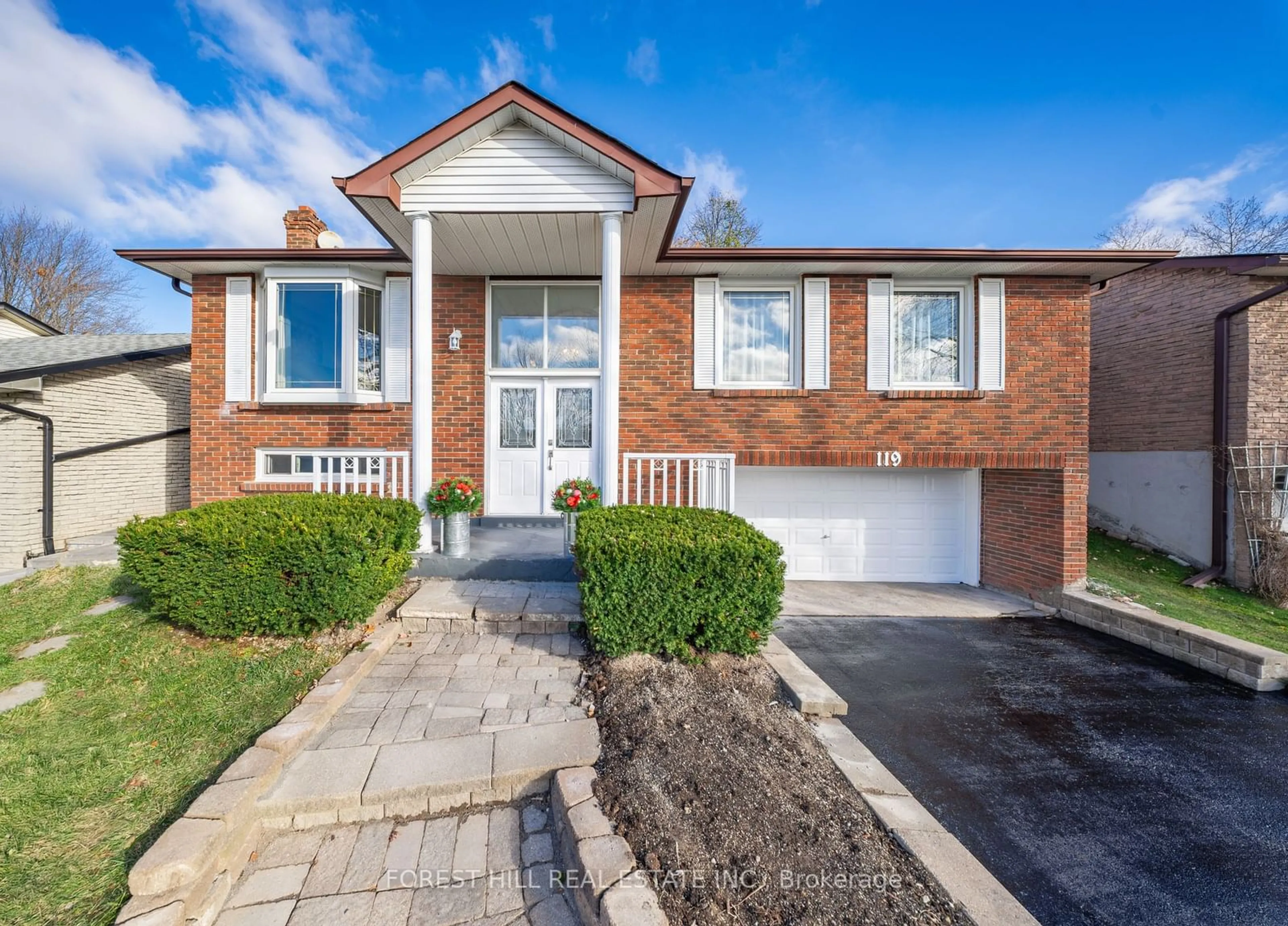 Home with brick exterior material for 119 Eastman Cres, Newmarket Ontario L3Y 5S3