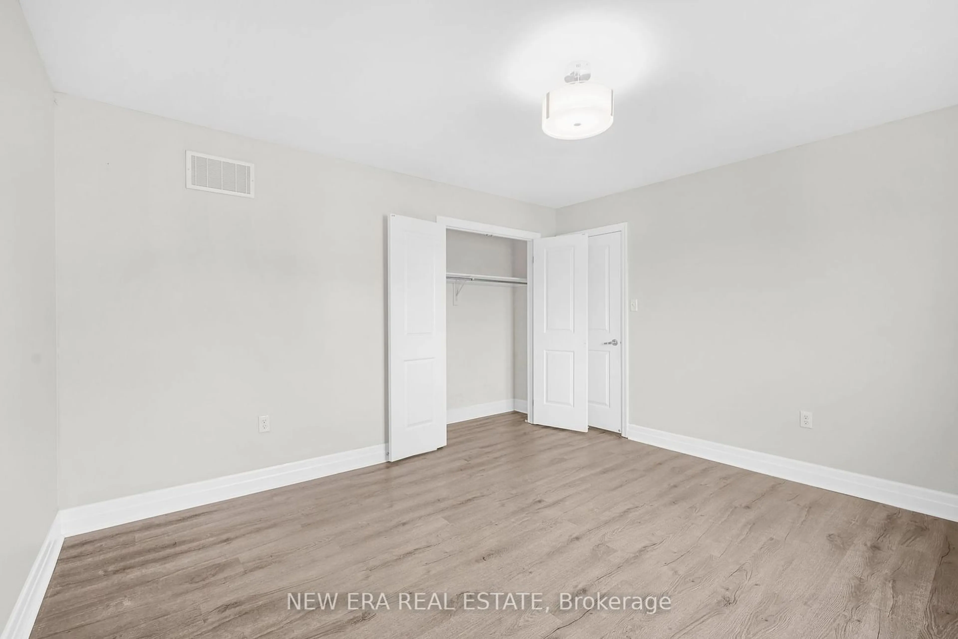 A pic of a room, wood floors for 1376 Sheldon St, Innisfil Ontario L9S 0H6