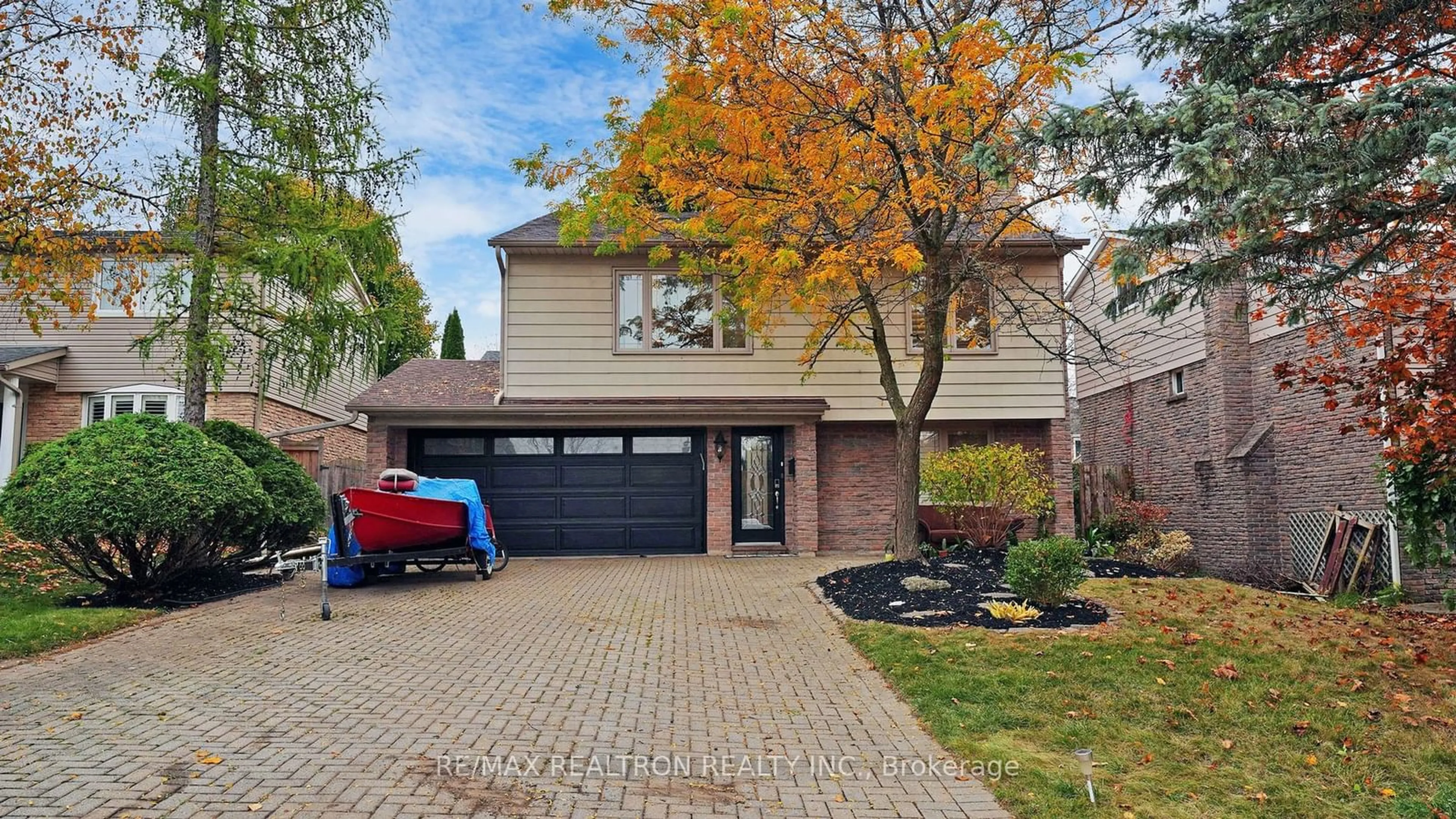 Home with brick exterior material for 106 Ashton Rd, Newmarket Ontario L3Y 5R5