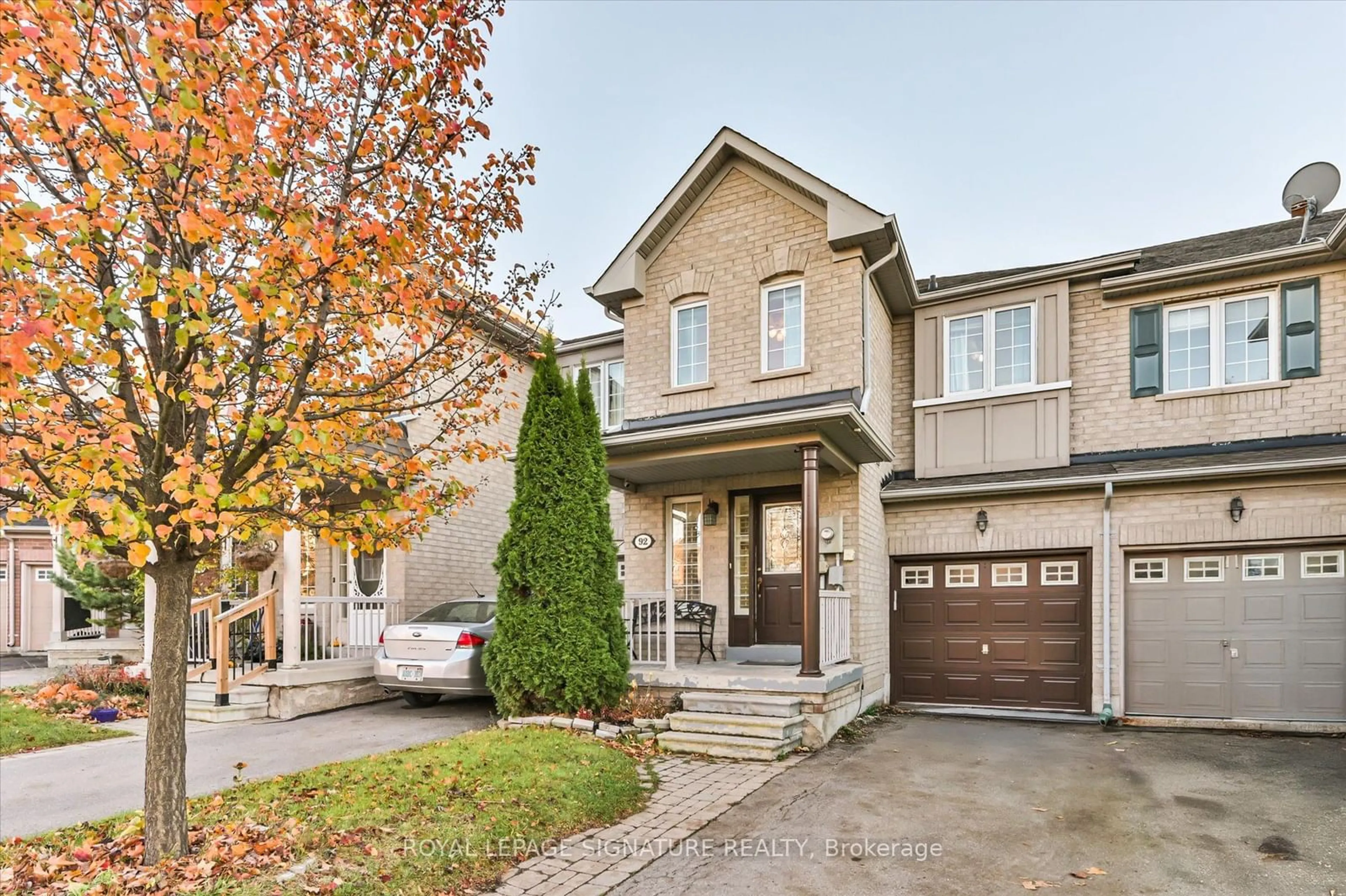 A pic from exterior of the house or condo, the street view for 92 coleridge Dr, Newmarket Ontario L3X 2T5