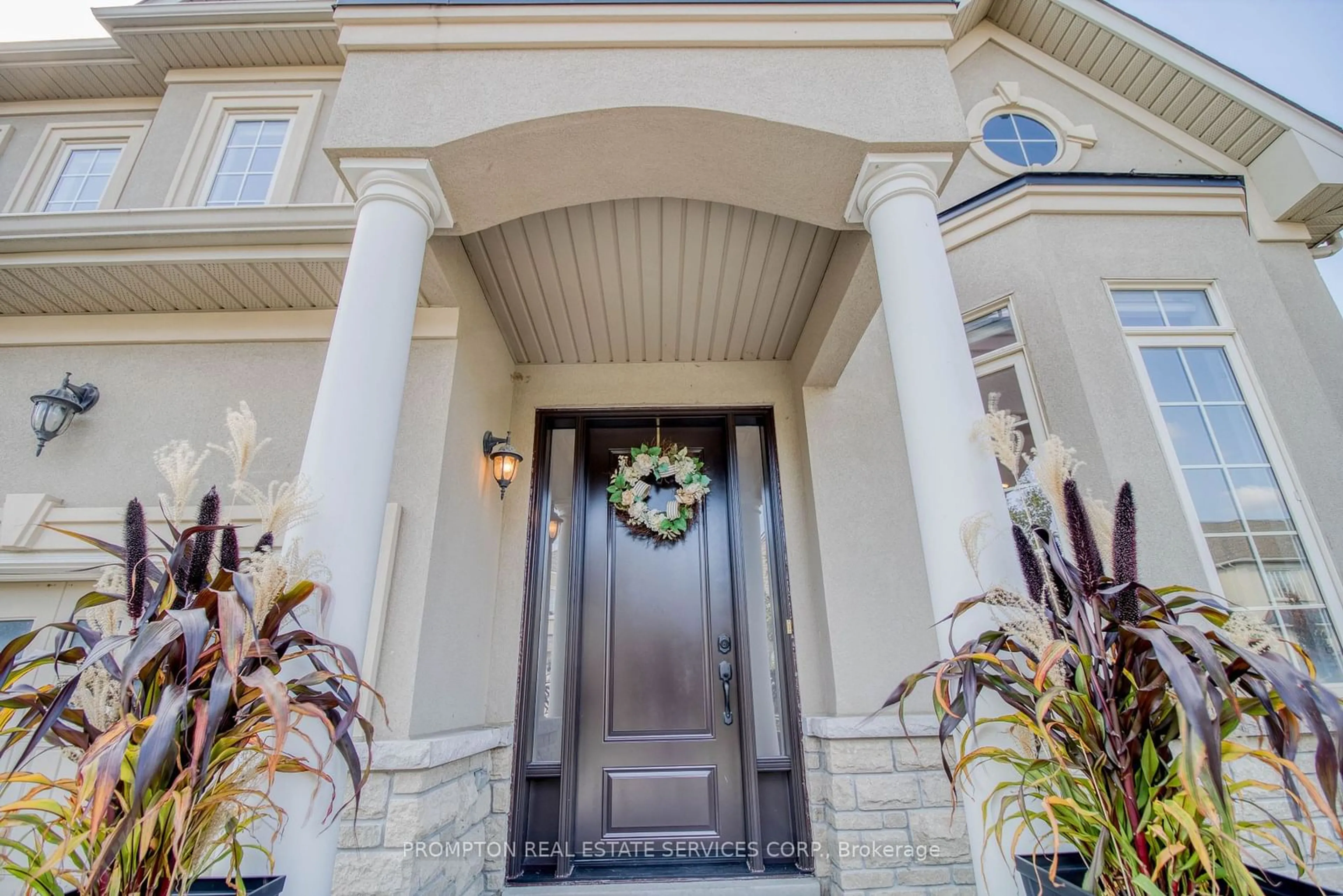 Indoor entryway, wood floors for 83 Sir Modesto Crt, Vaughan Ontario L6A 4G2