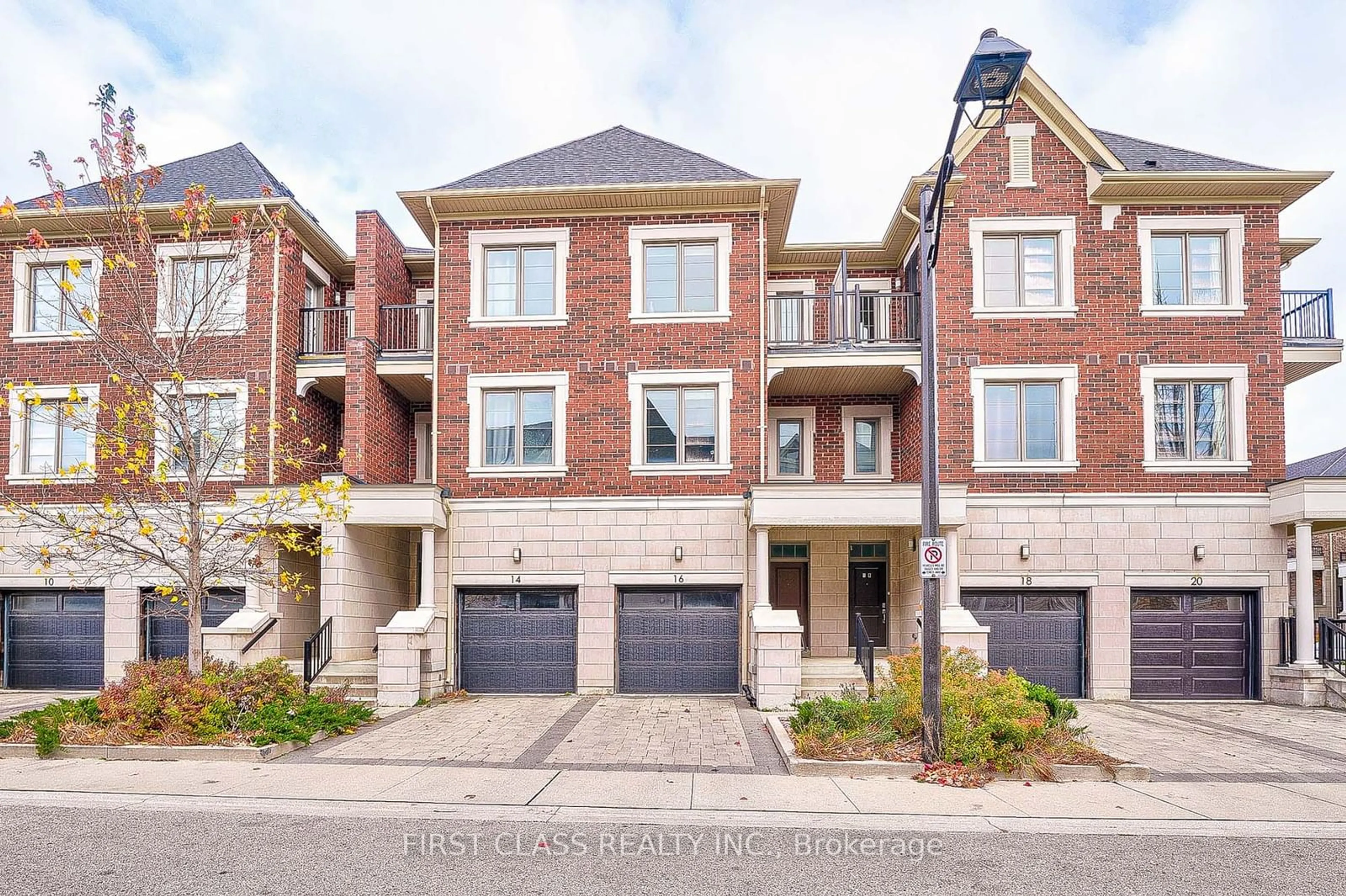 A pic from exterior of the house or condo, the street view for 16 Dunton Lane, Richmond Hill Ontario L4B 0G4