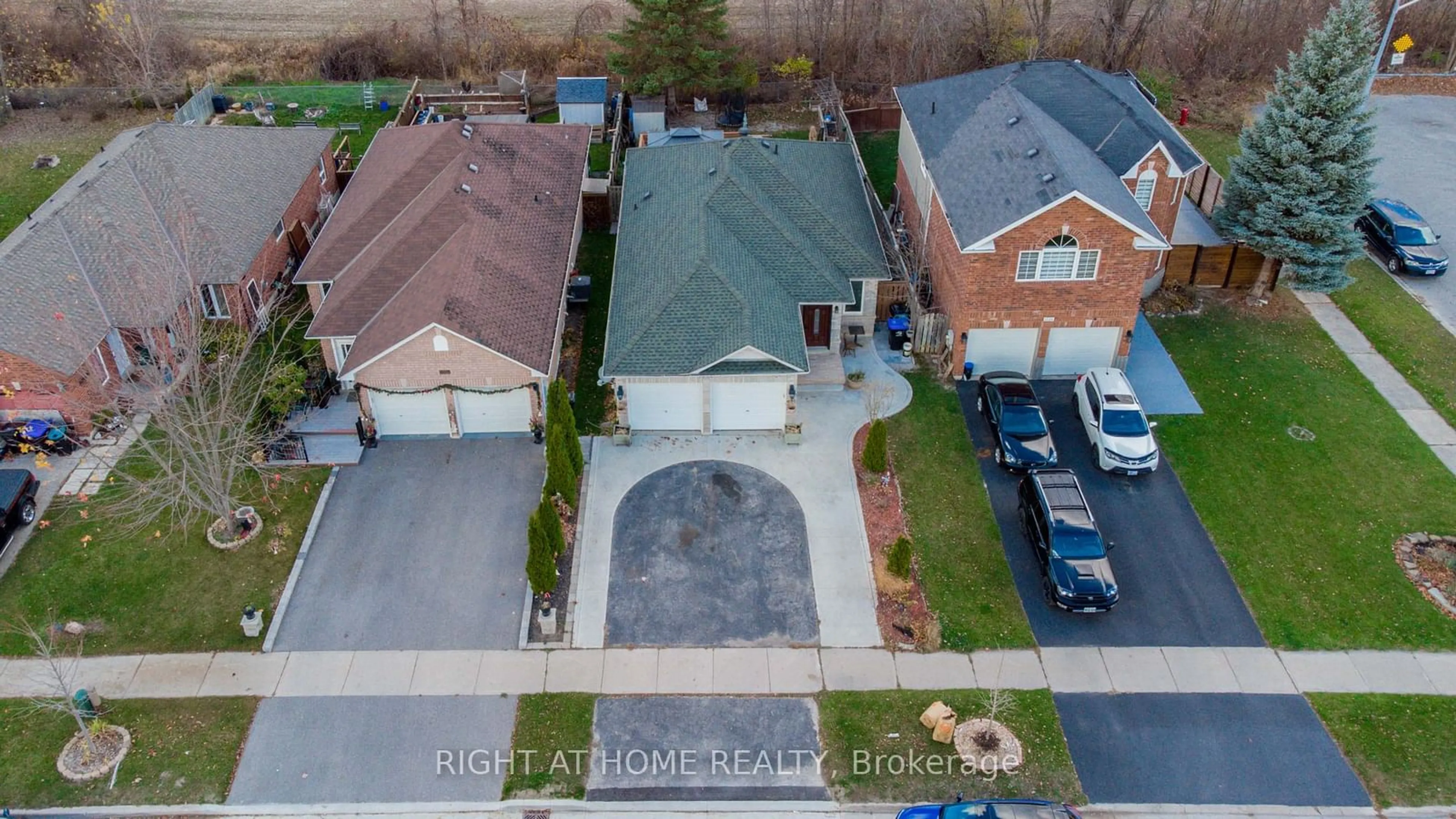 Frontside or backside of a home, the street view for 1148 Leslie Dr, Innisfil Ontario L9S 2A8