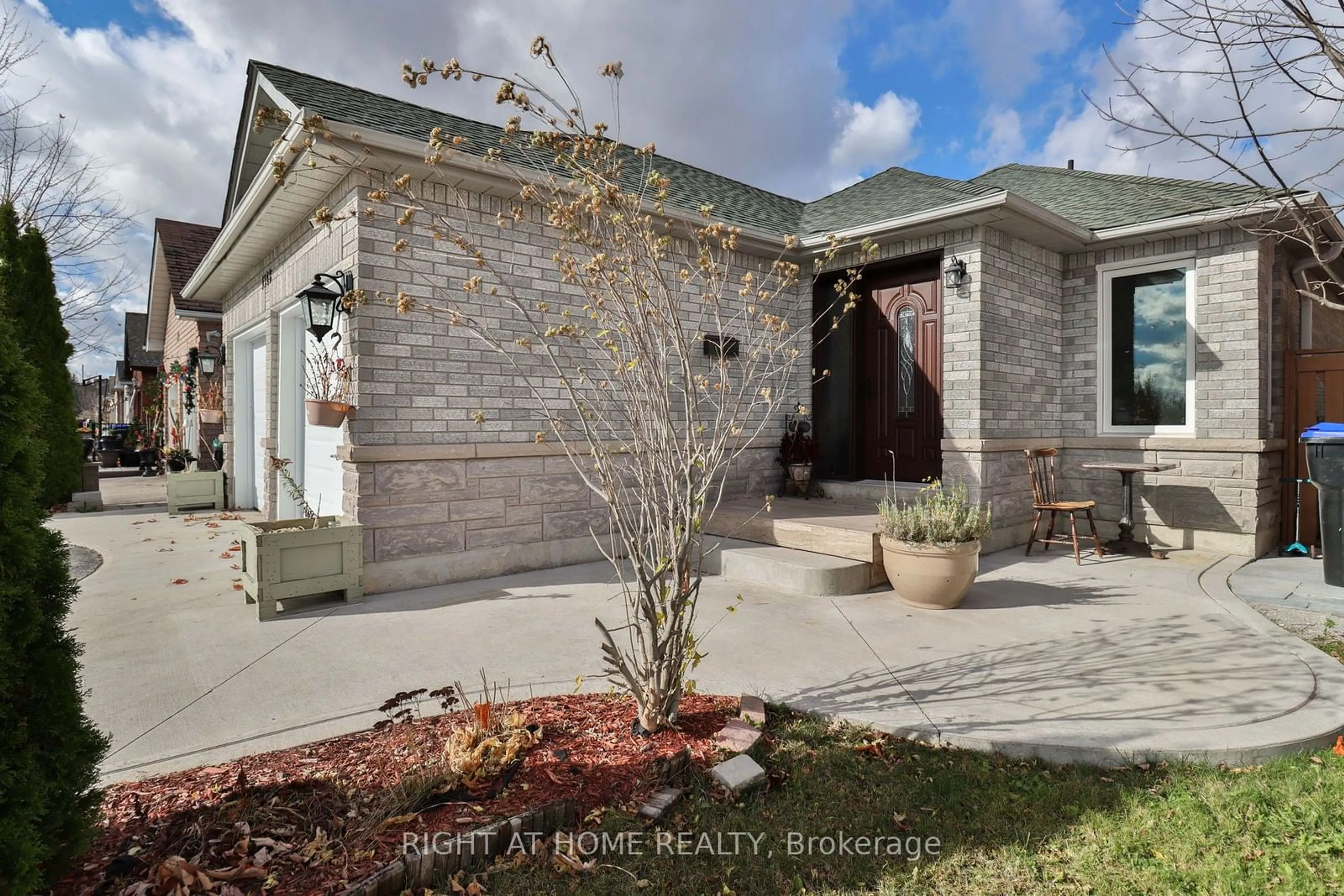 Frontside or backside of a home, the street view for 1148 Leslie Dr, Innisfil Ontario L9S 2A8