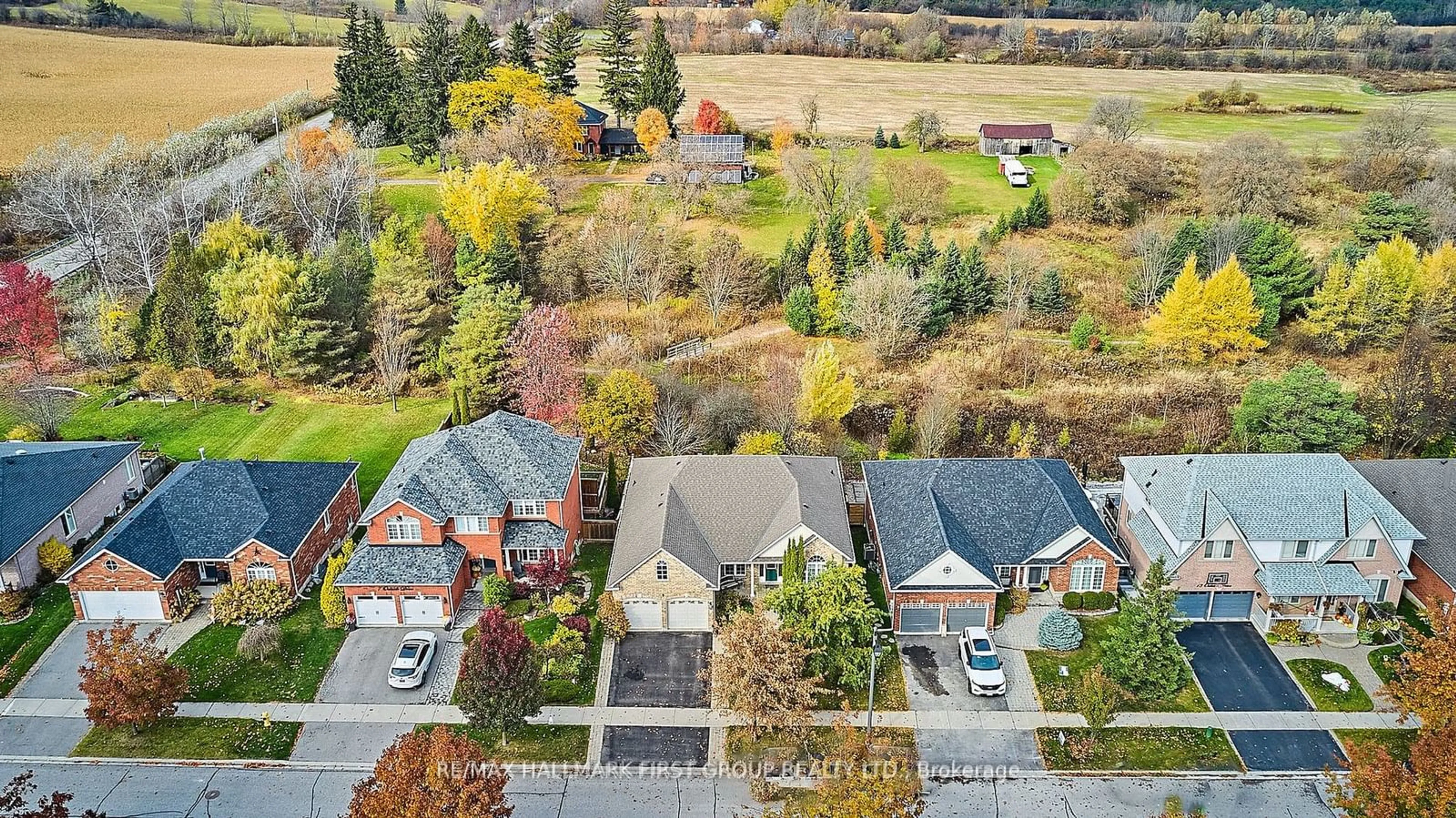 A pic from exterior of the house or condo, the fenced backyard for 9 Oakside Dr, Uxbridge Ontario L9P 2A4