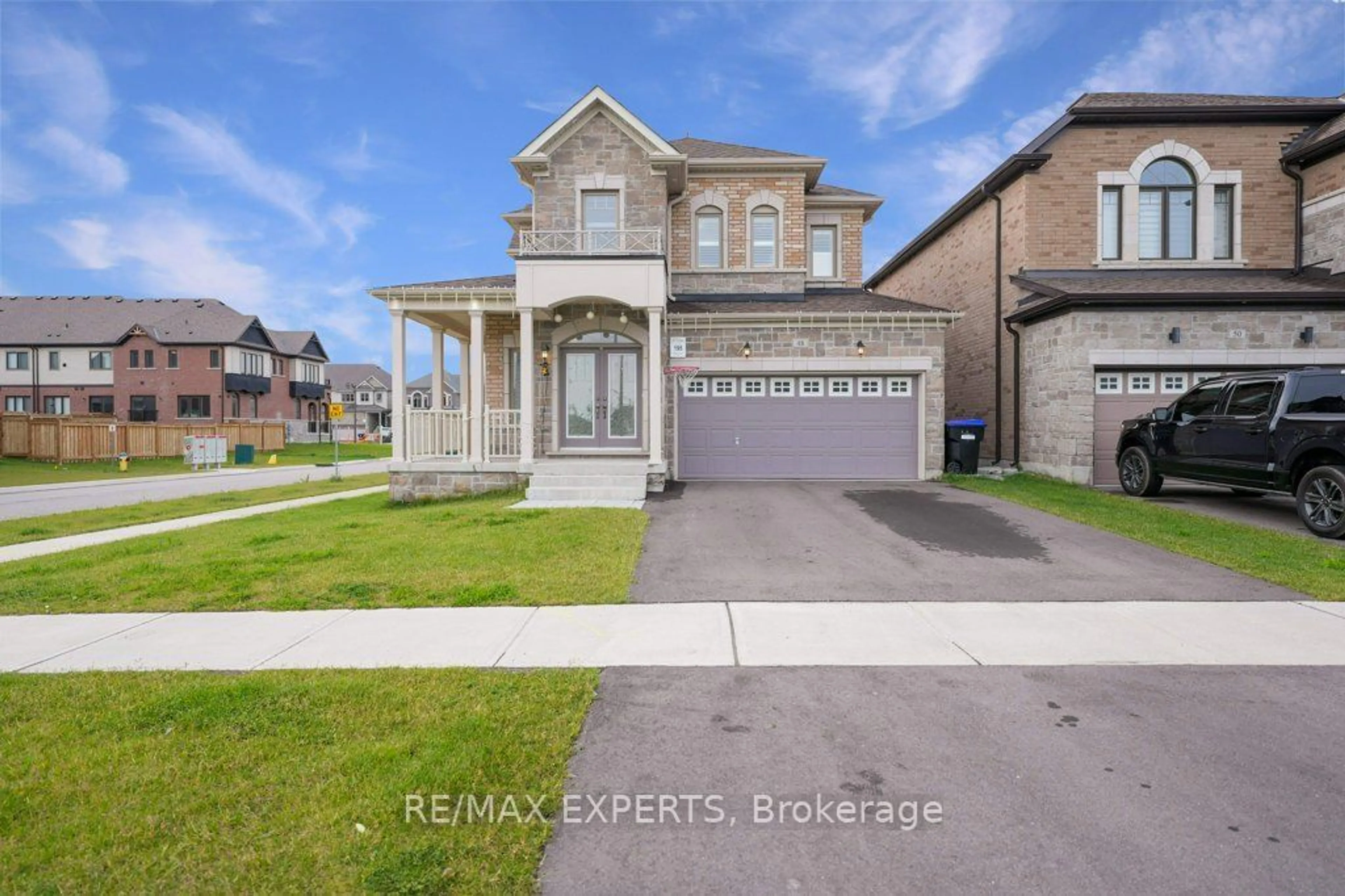 Frontside or backside of a home, the street view for 48 Peacock Tr, New Tecumseth Ontario L9R 0T8