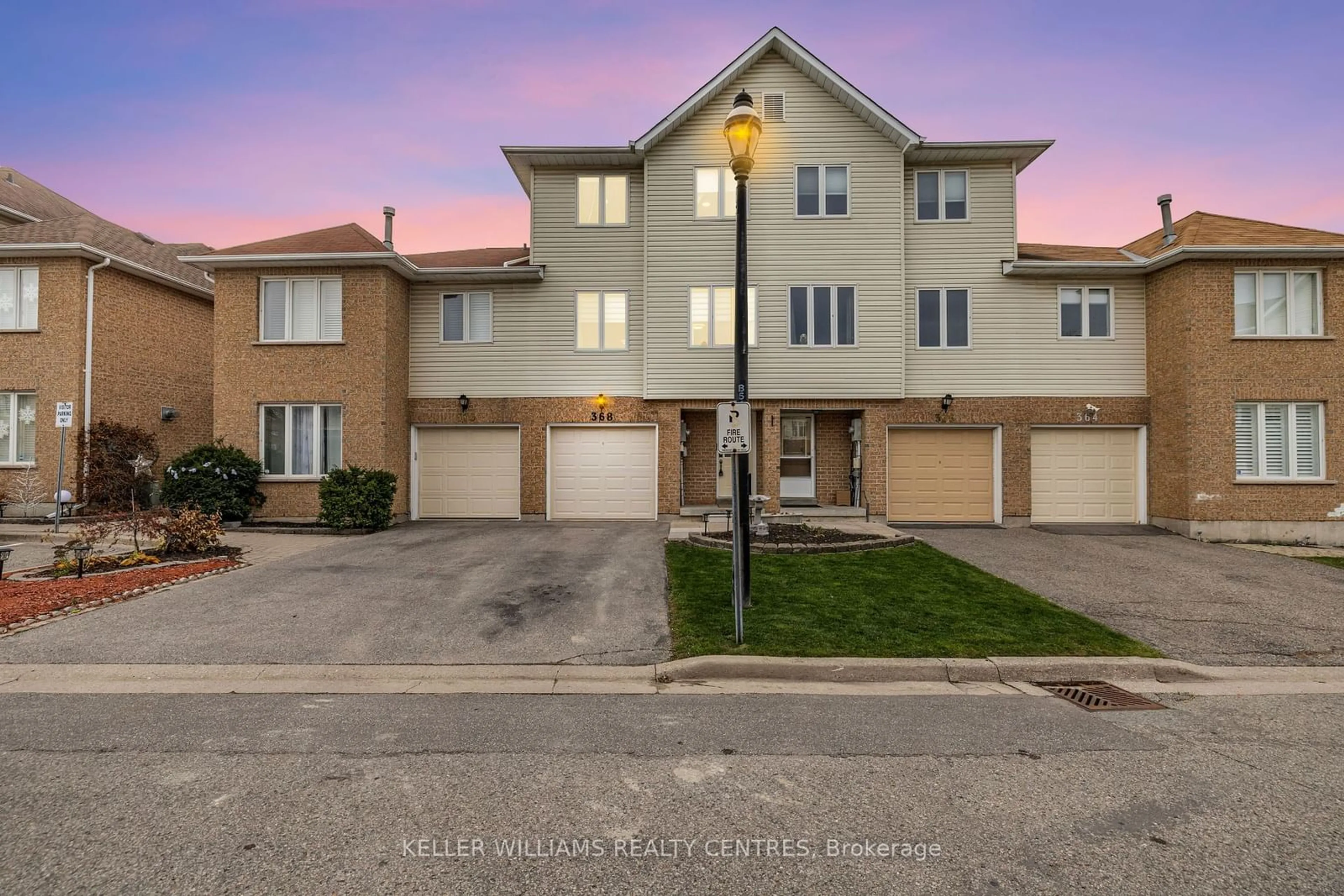 A pic from exterior of the house or condo, the street view for 368 Riddell Crt #22, Newmarket Ontario L3Y 8M8