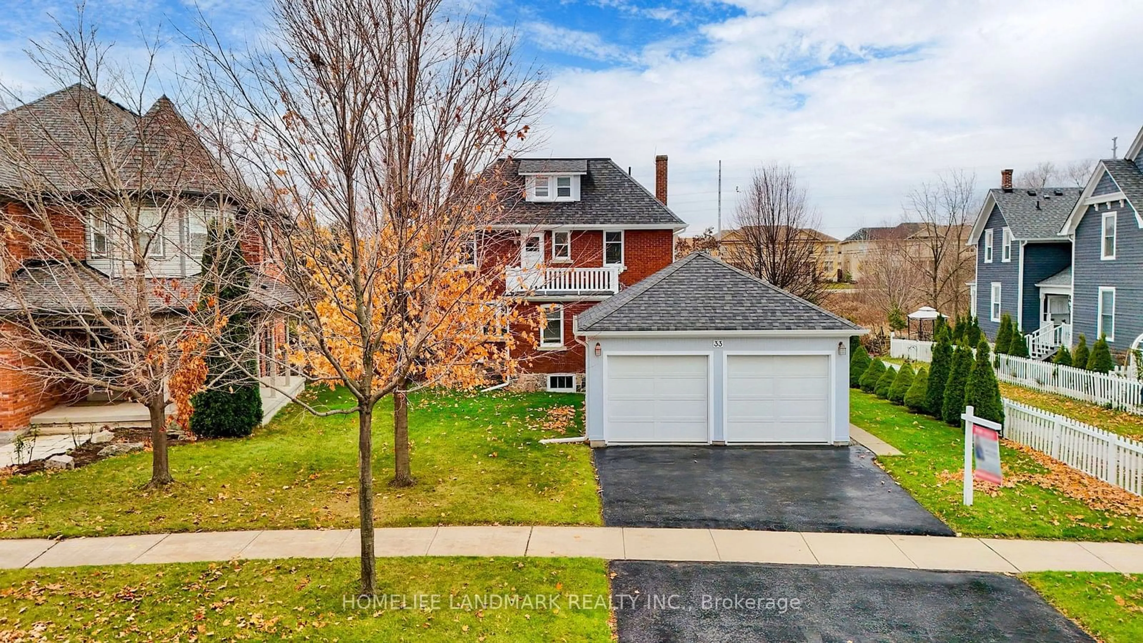 Frontside or backside of a home, the street view for 33 Artisan Tr, Markham Ontario L6C 3C6