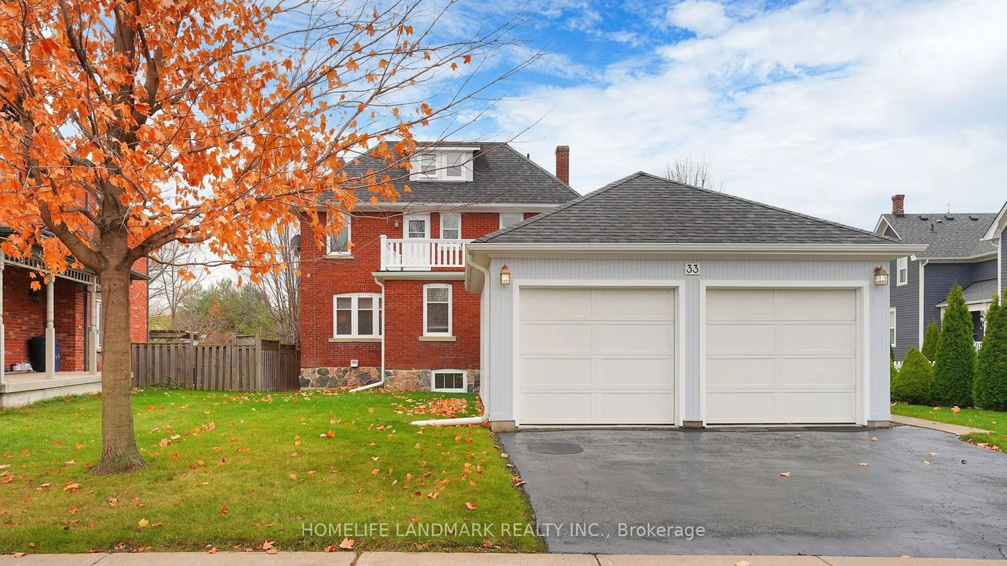 Frontside or backside of a home, the street view for 33 Artisan Tr, Markham Ontario L6C 3C6