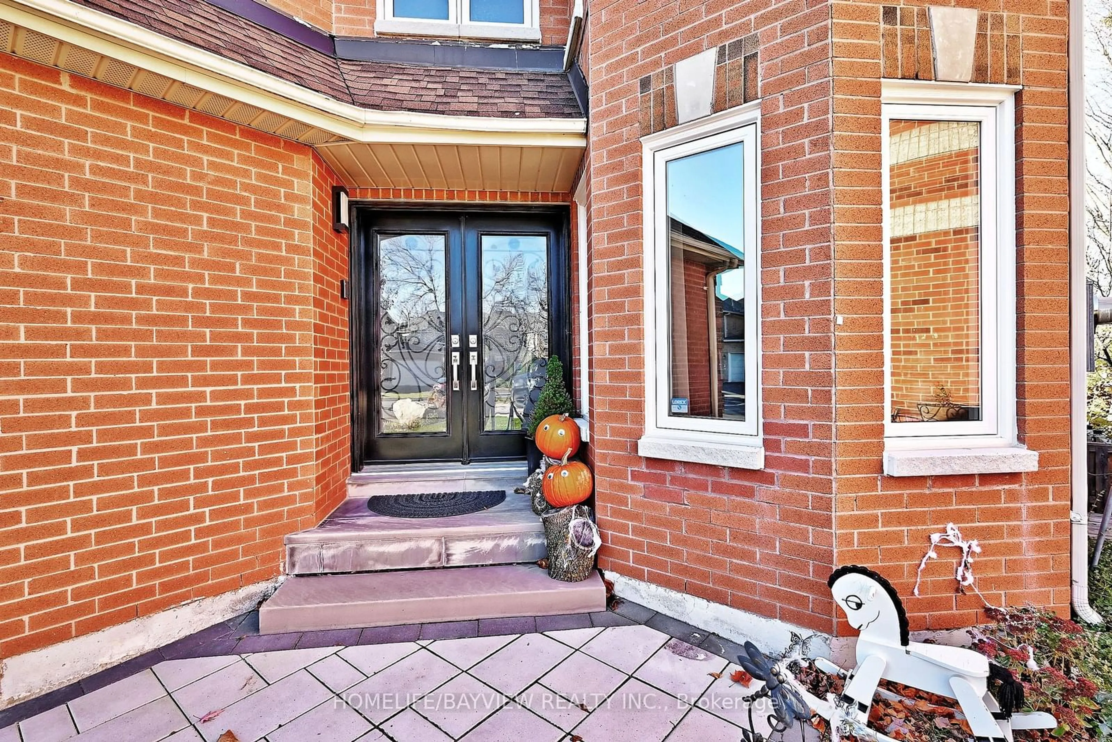 Home with brick exterior material for 26 Sandfield Dr, Aurora Ontario L4G 6R7