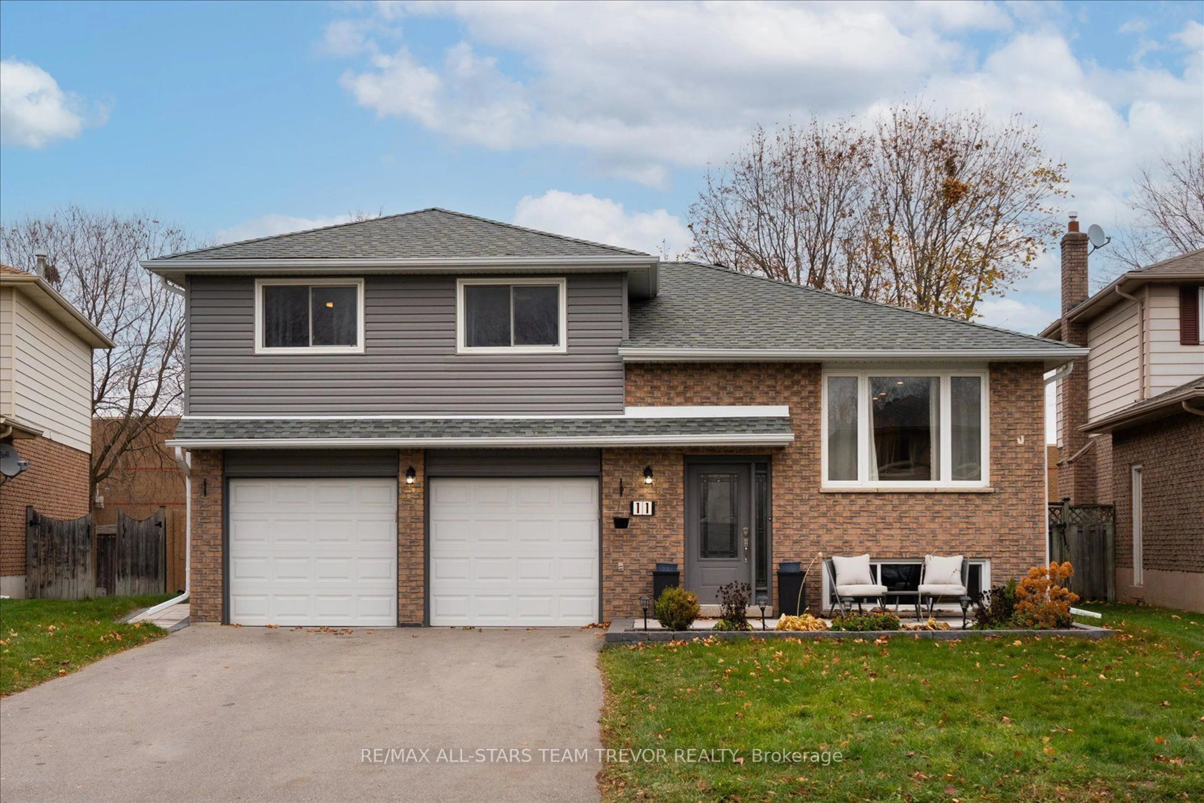 Frontside or backside of a home, the street view for 11 Windover Dr, Georgina Ontario L4P 3L8