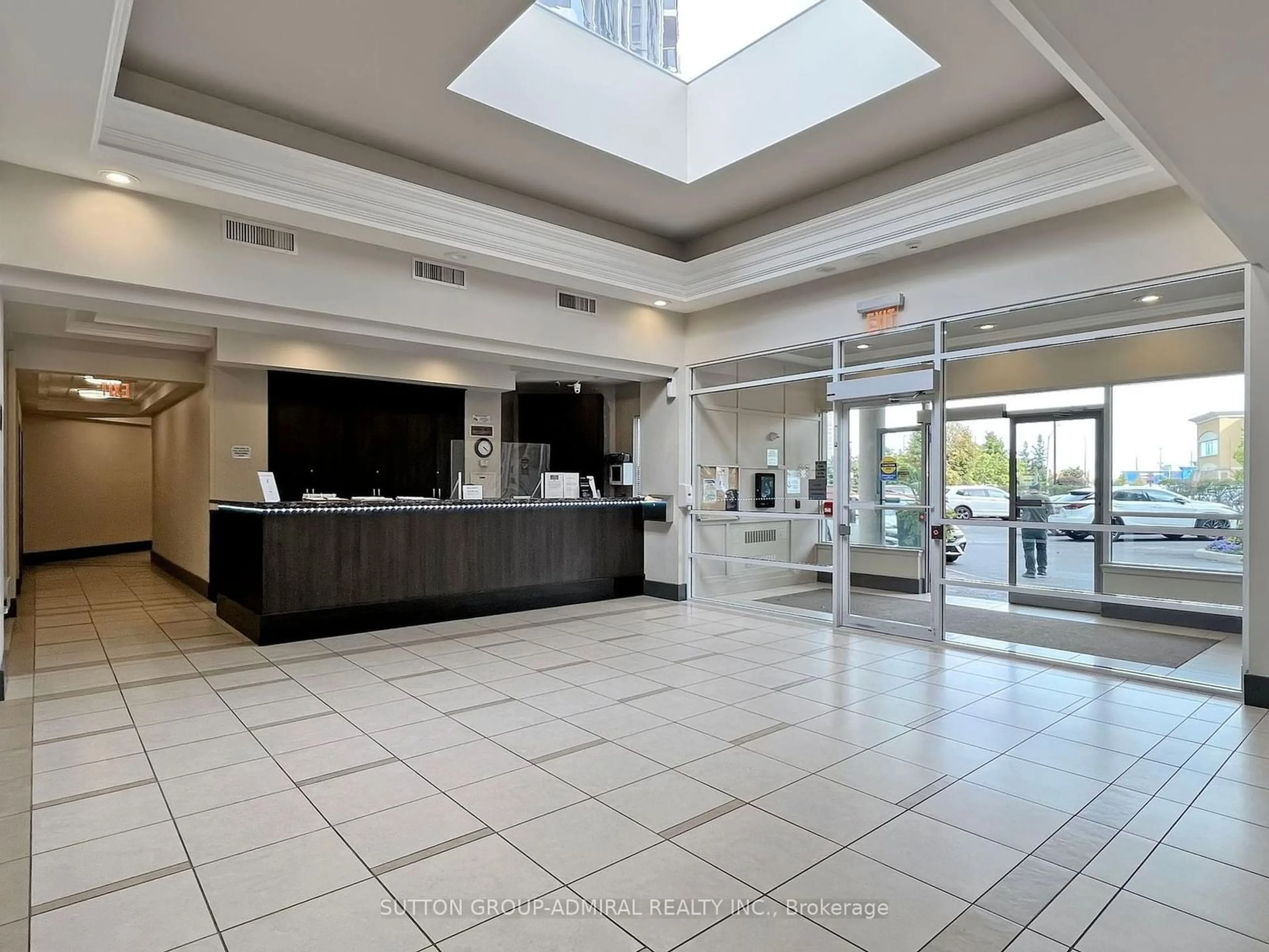 Indoor lobby, ceramic floors for 50 Disera Dr #811, Vaughan Ontario L4J 9E9