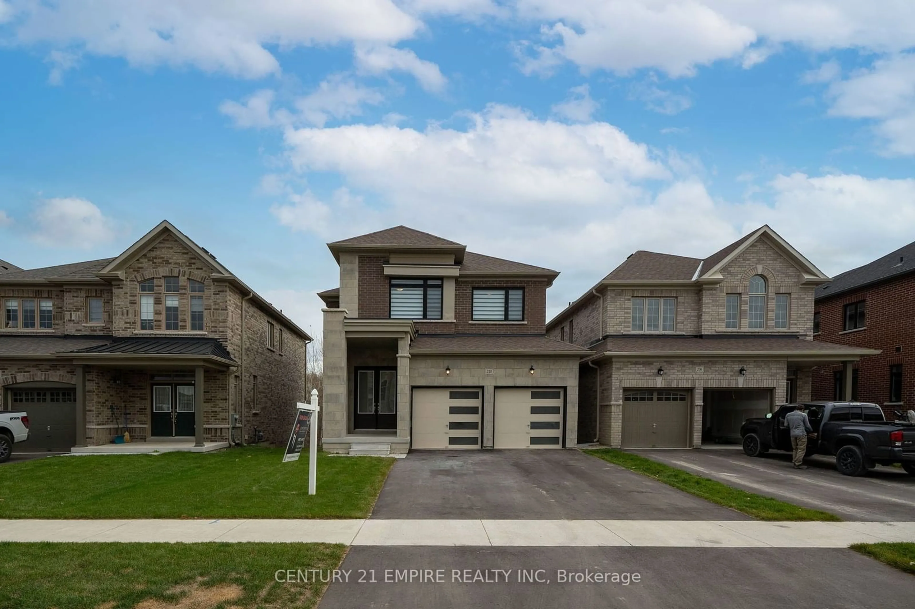 Frontside or backside of a home, the street view for 210 Ferragine Cres, Bradford West Gwillimbury Ontario L3Z 4B4