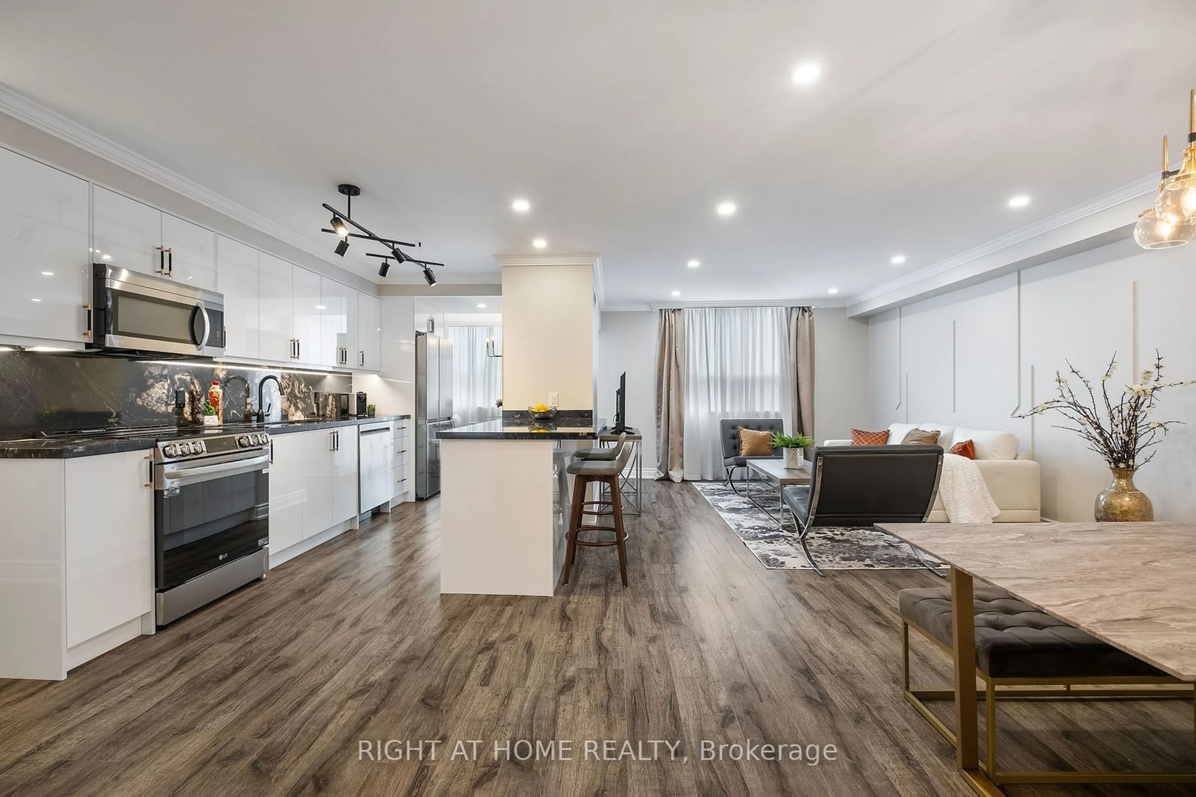 Open concept kitchen for 30 Harding Blvd #301, Richmond Hill Ontario L4C 9M3