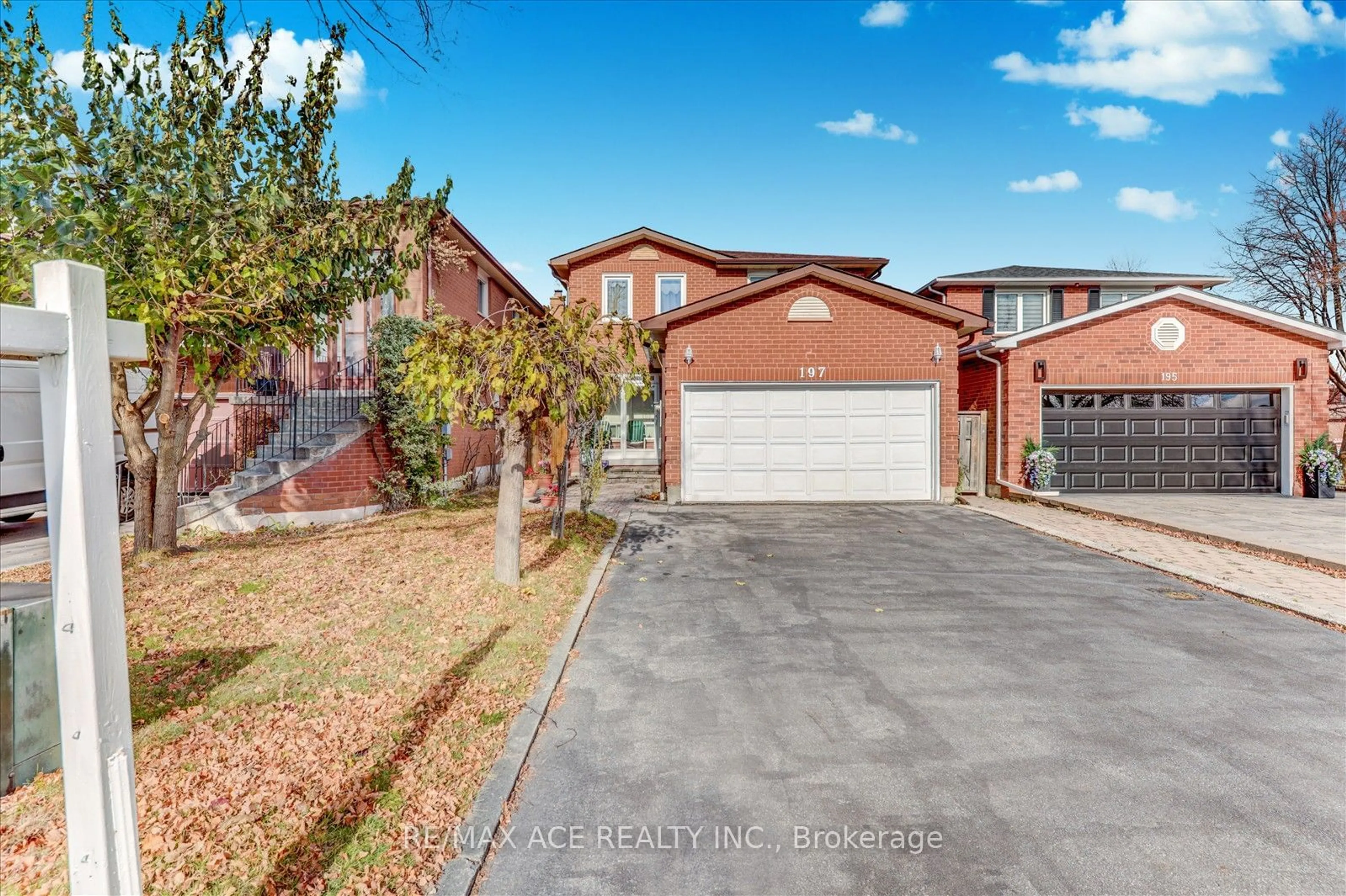 Frontside or backside of a home, the street view for 197 Anthony Lane, Vaughan Ontario L4K 3K7