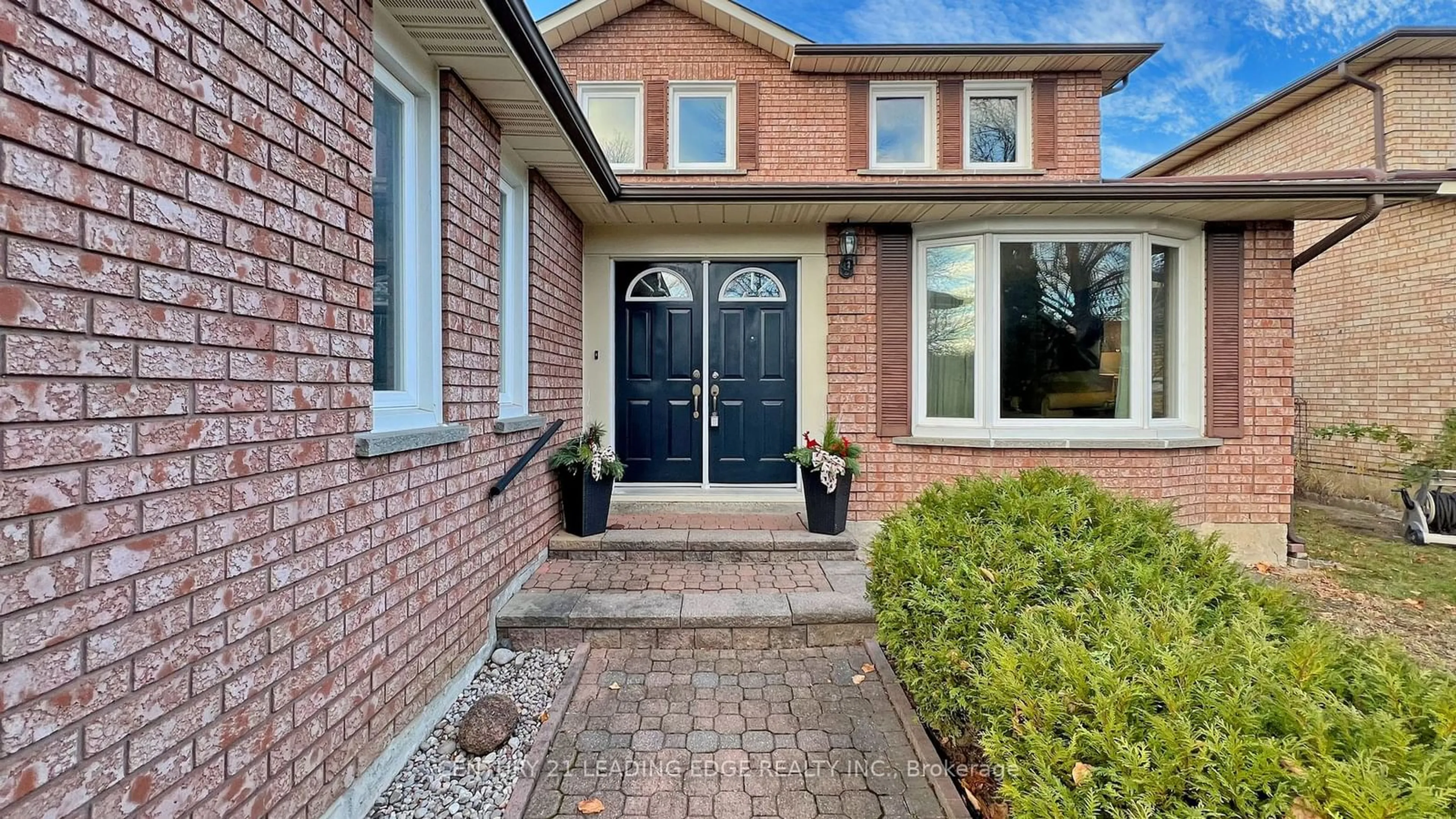 Home with brick exterior material for 16 Glendale Rd, Markham Ontario L3T 6Y2