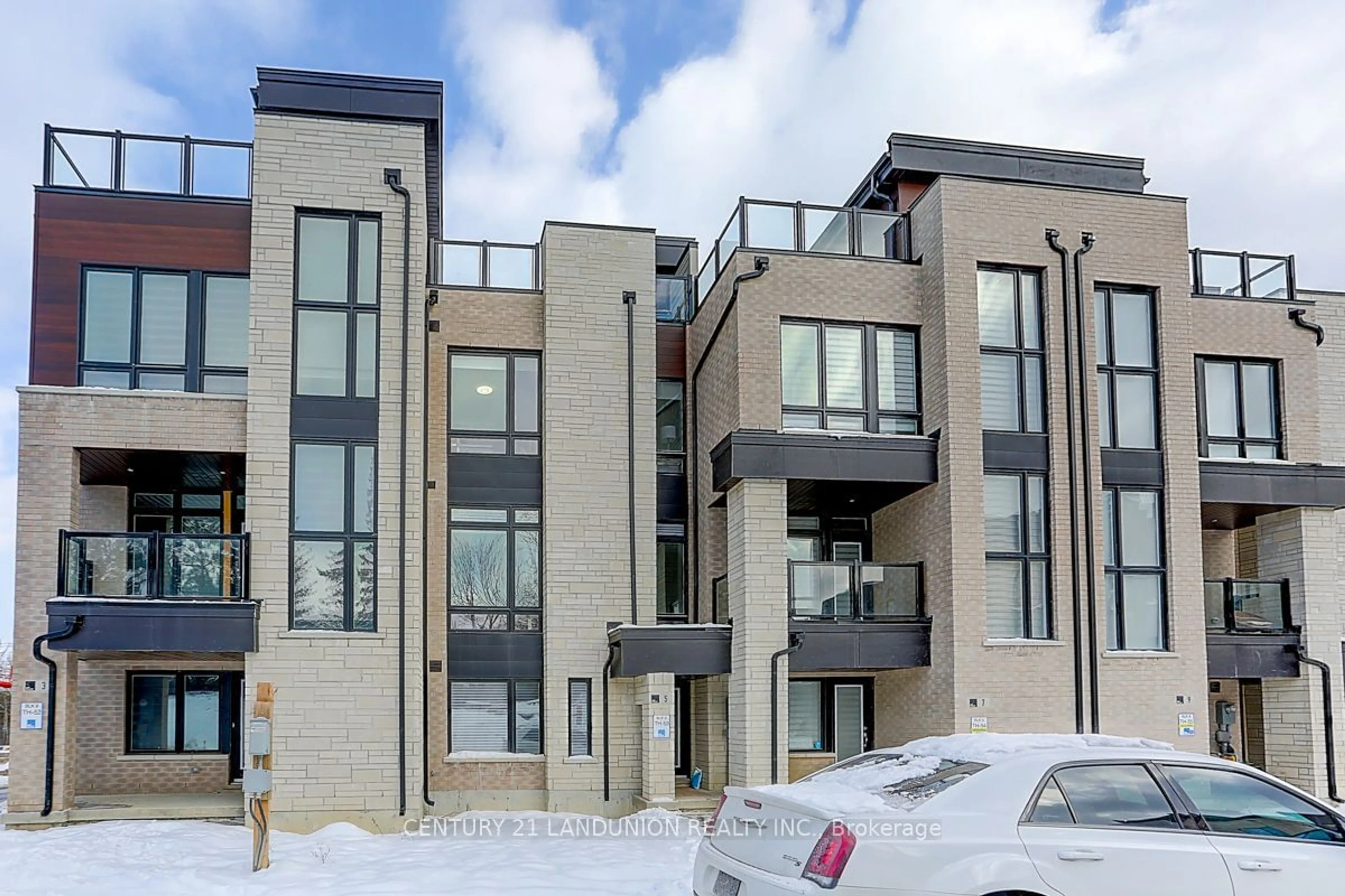 A pic from exterior of the house or condo, the front or back of building for 5 Ingersoll Lane, Richmond Hill Ontario L4E 1G9