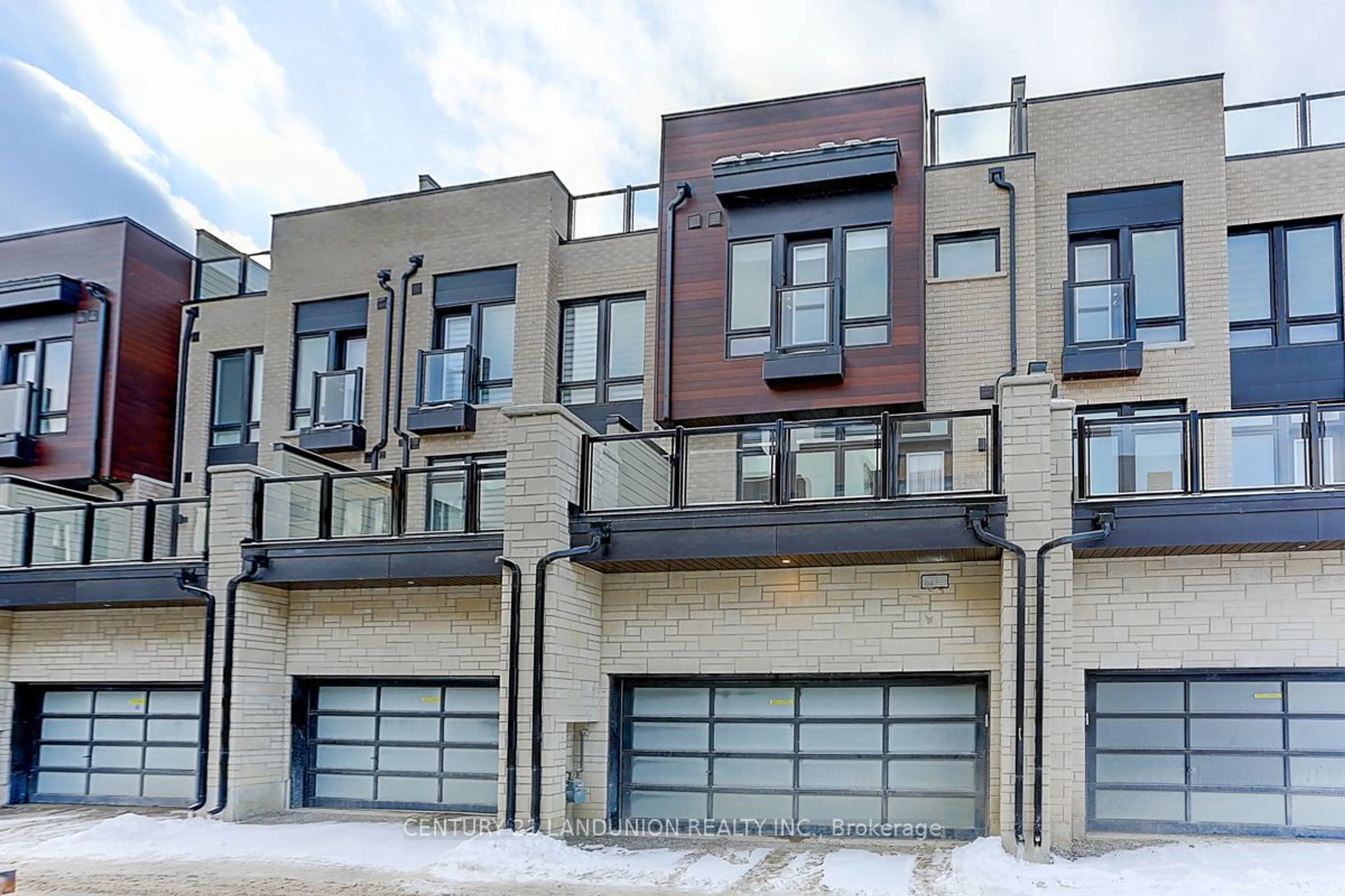 A pic from exterior of the house or condo, the street view for 5 Ingersoll Lane, Richmond Hill Ontario L4E 1G9