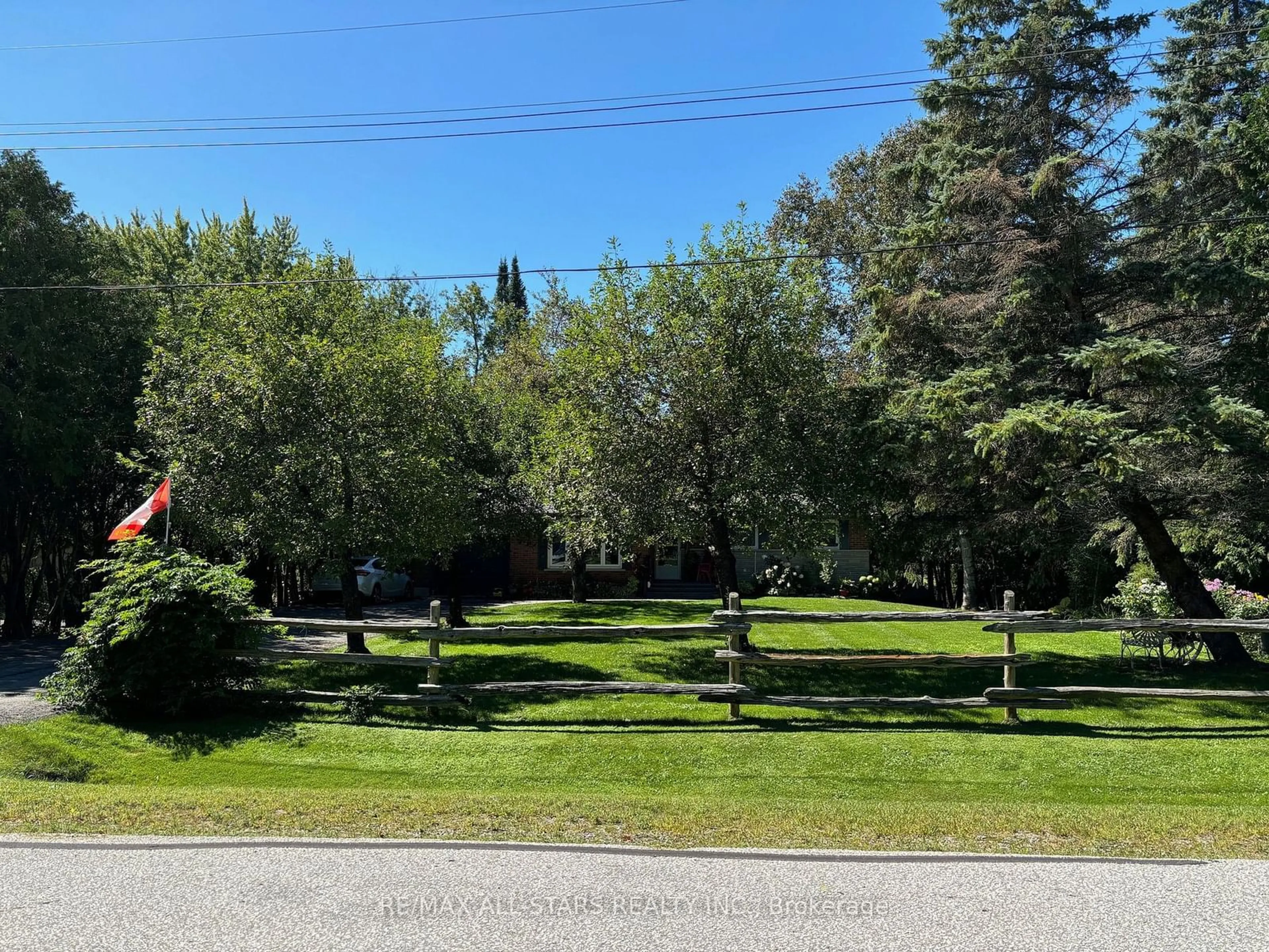 A pic from exterior of the house or condo, the street view for 20 James St, Georgina Ontario L0E 1N0