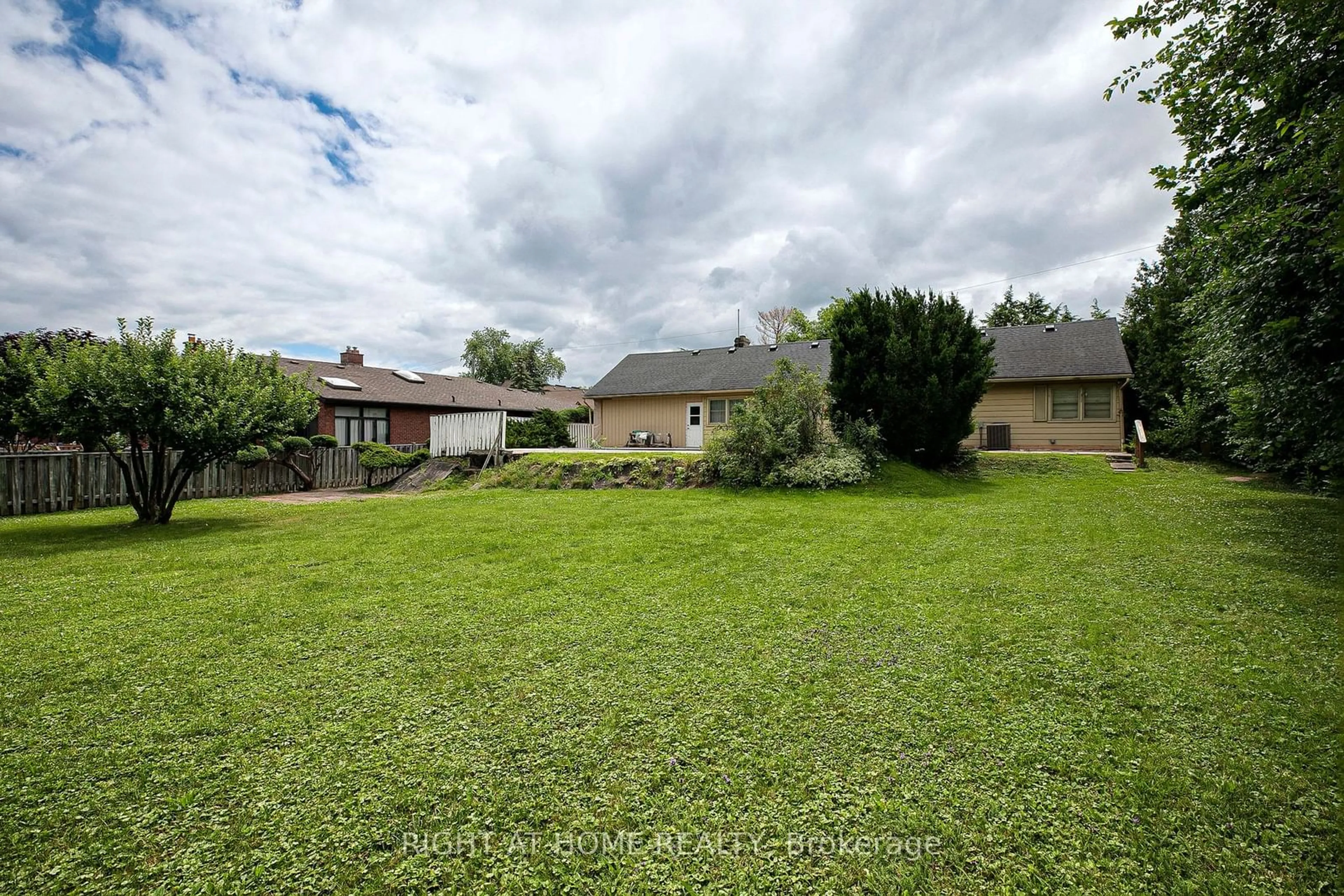 Frontside or backside of a home, the fenced backyard for 46 Roosevelt Dr, Richmond Hill Ontario L4C 6V4