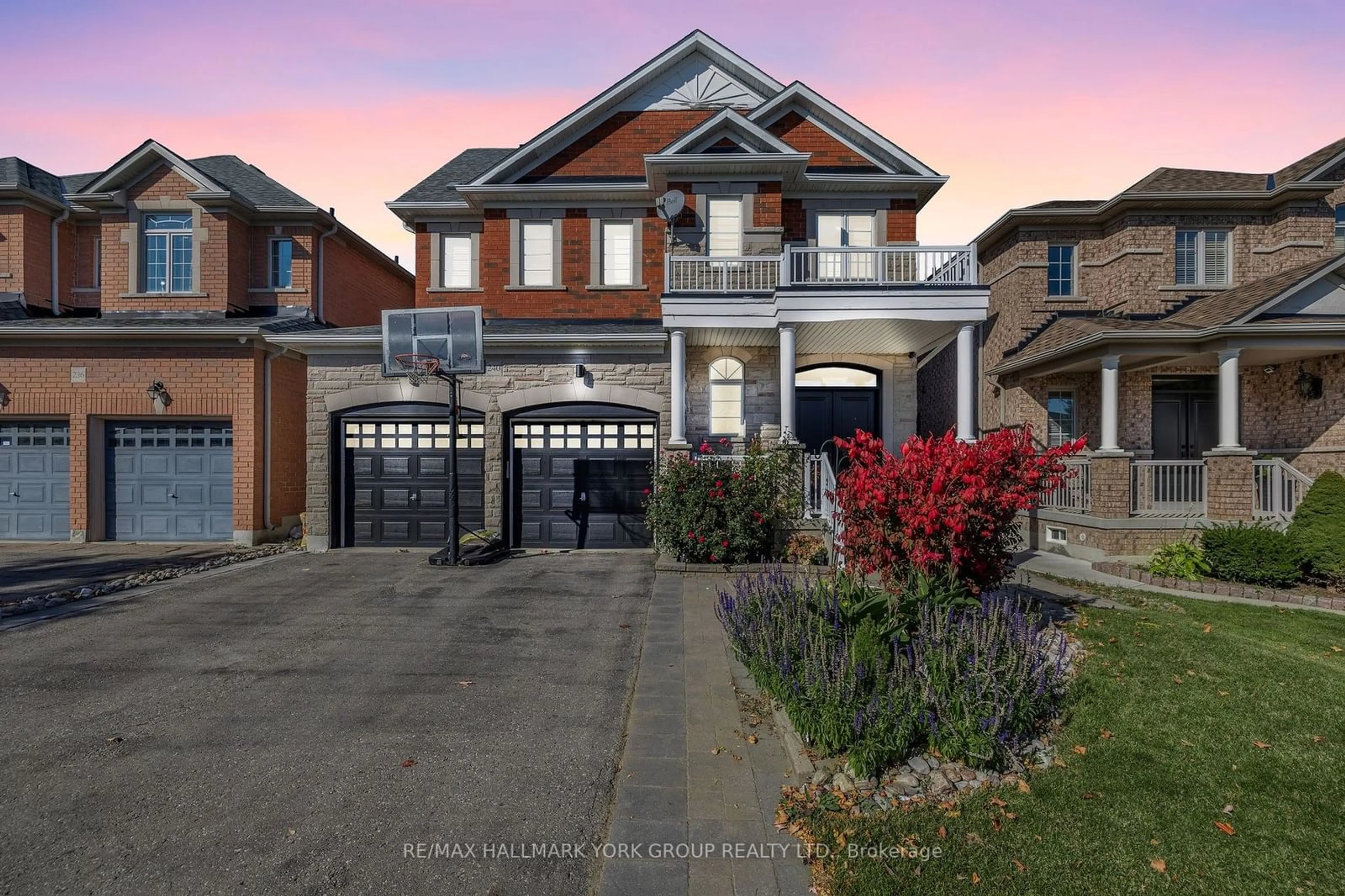 Frontside or backside of a home, the street view for 240 Borealis Ave, Aurora Ontario L4G 7T6