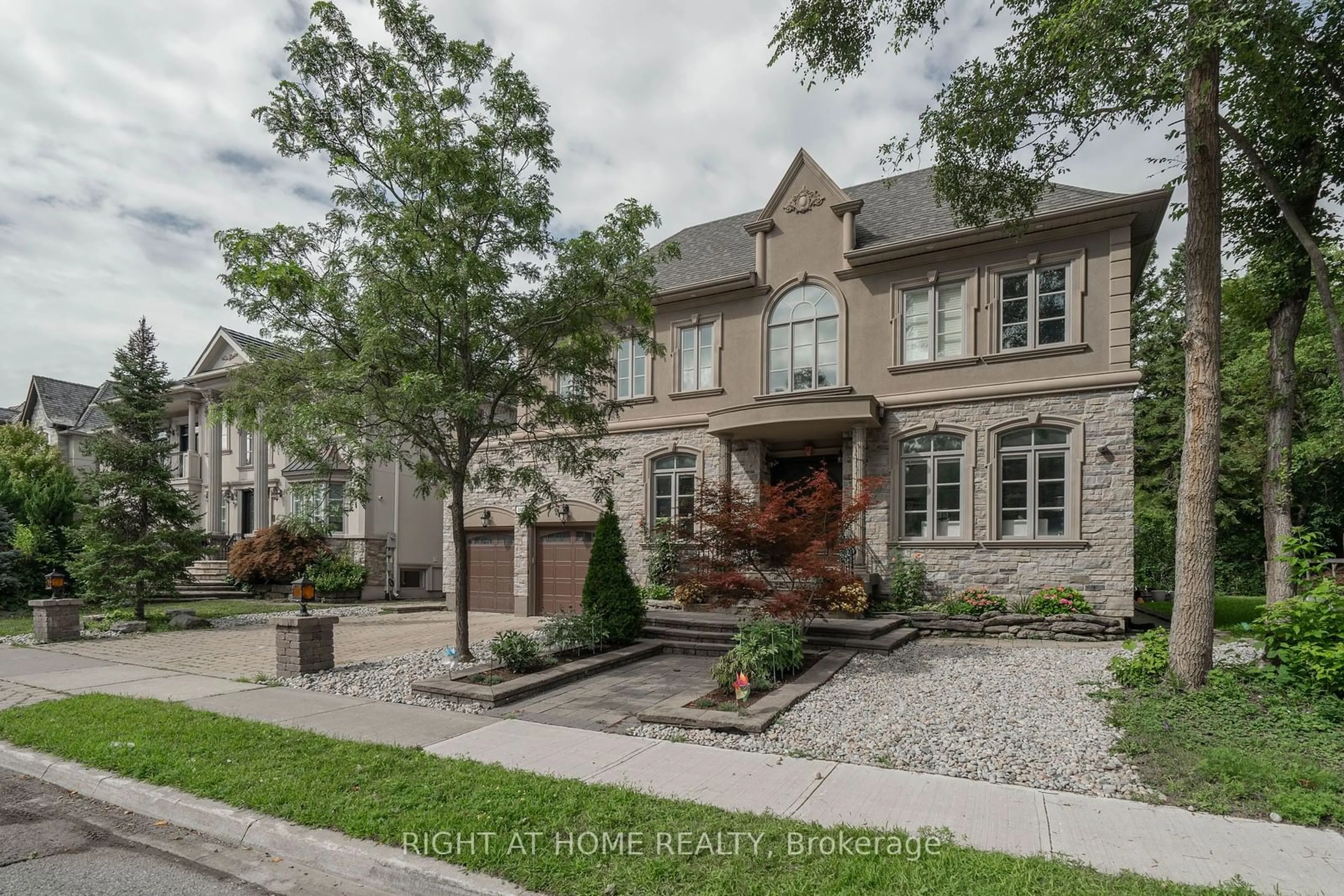 Home with brick exterior material for 286 Fern Ave, Richmond Hill Ontario L4C 6L4