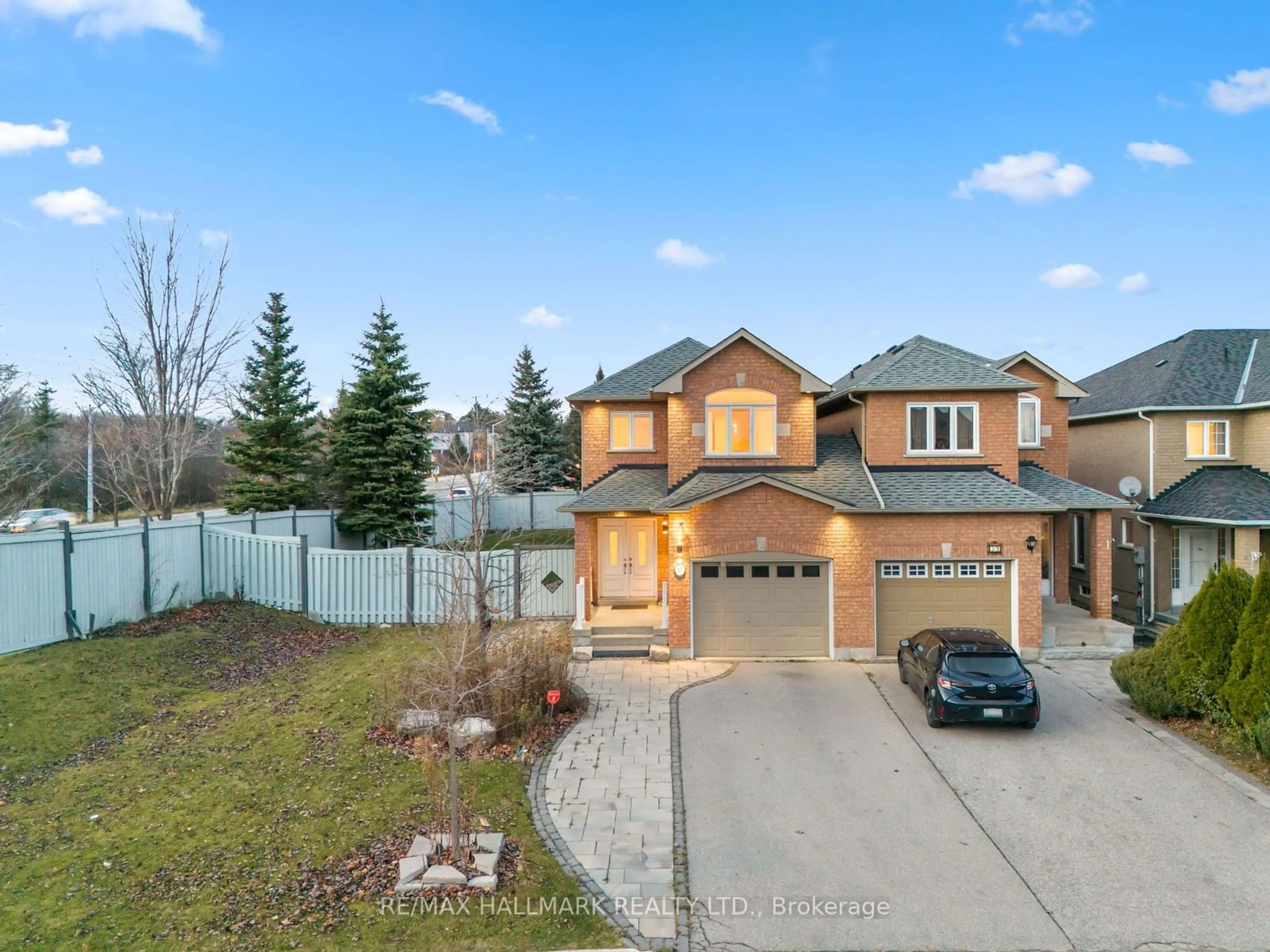 Frontside or backside of a home, the street view for 57 Brightsview Dr, Richmond Hill Ontario L4E 3Z1