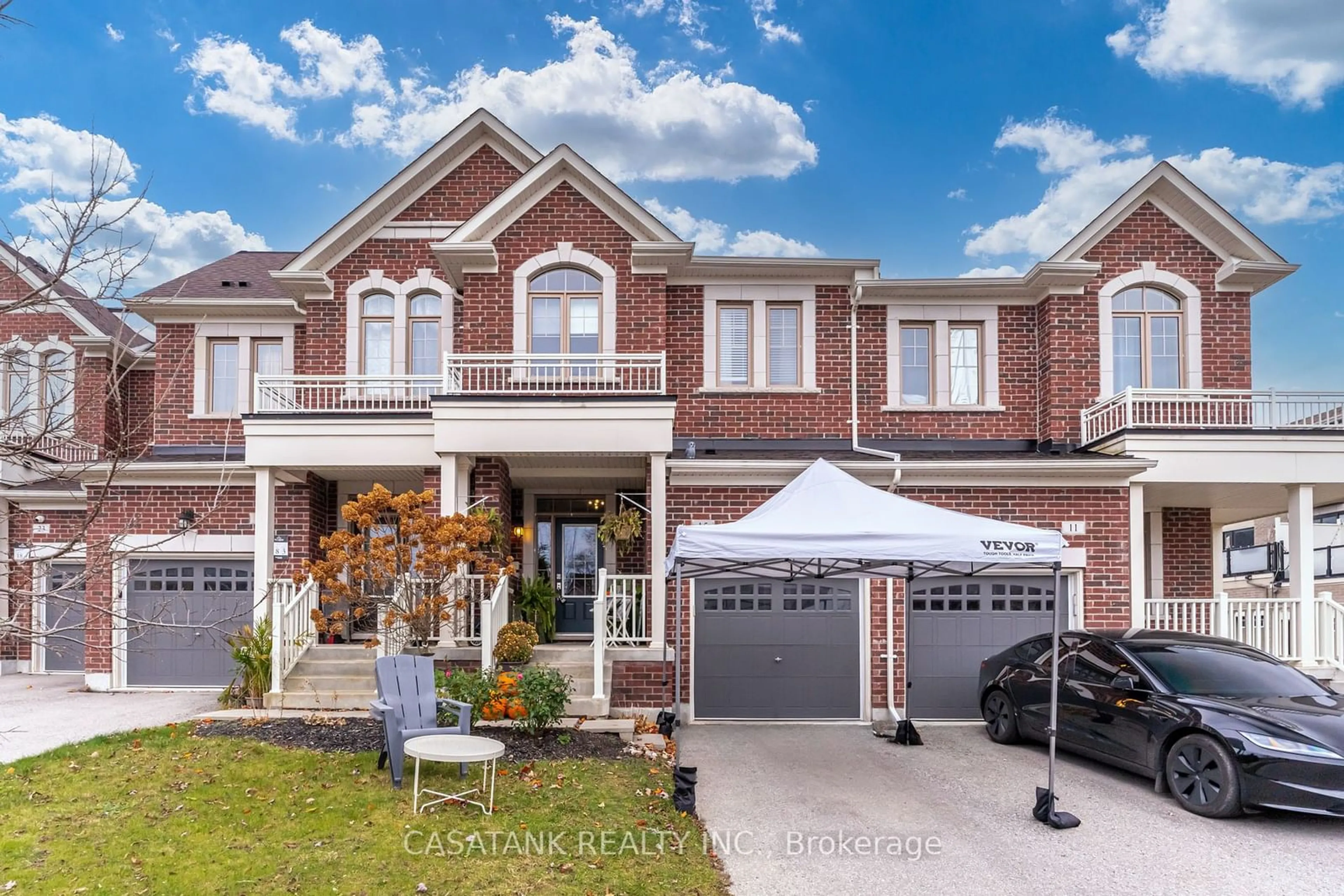 Home with brick exterior material for 15 Radial Dr, Aurora Ontario L4G 0Z8