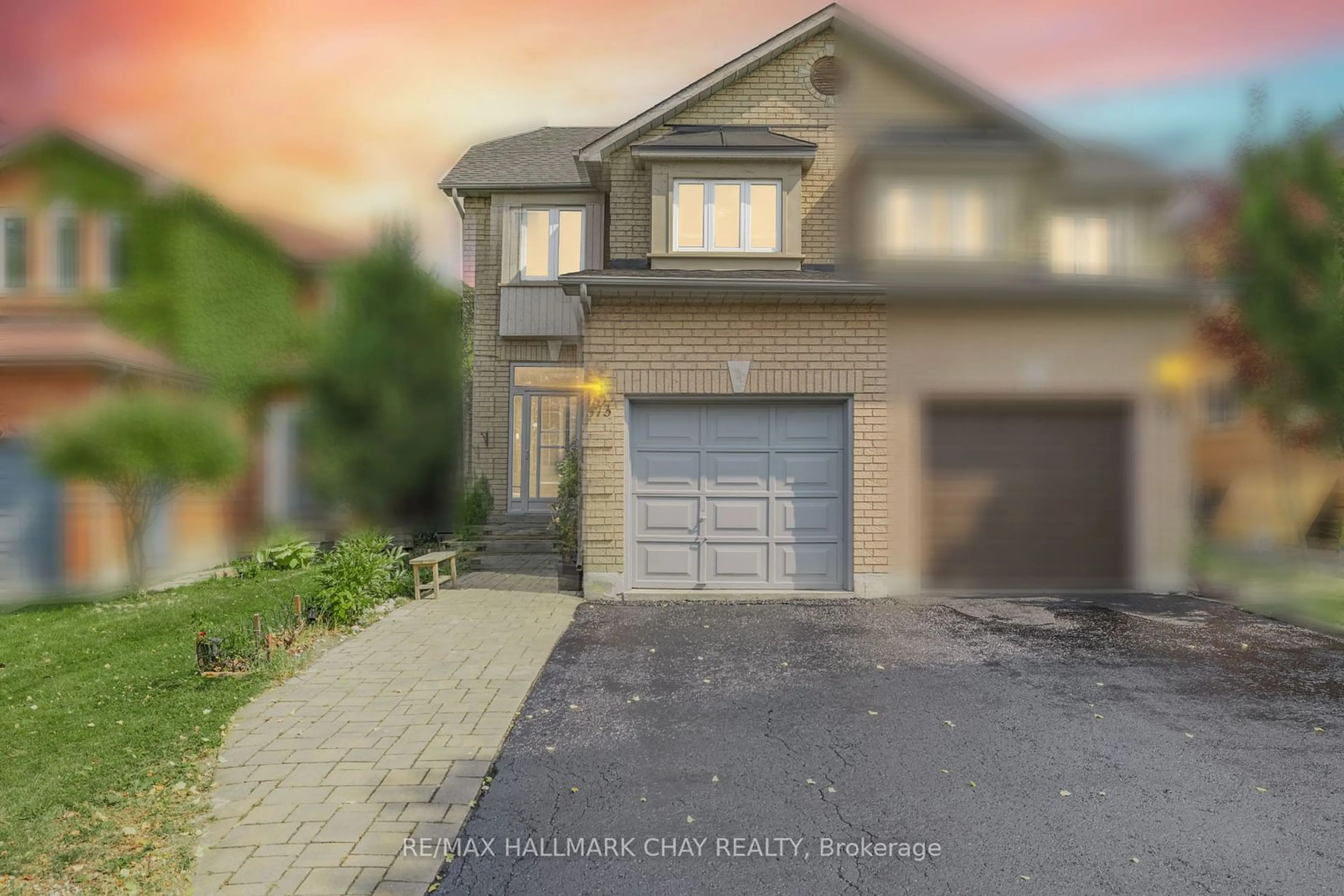 Frontside or backside of a home, the street view for 573 Skinner Ave, Newmarket Ontario L3X 2A4