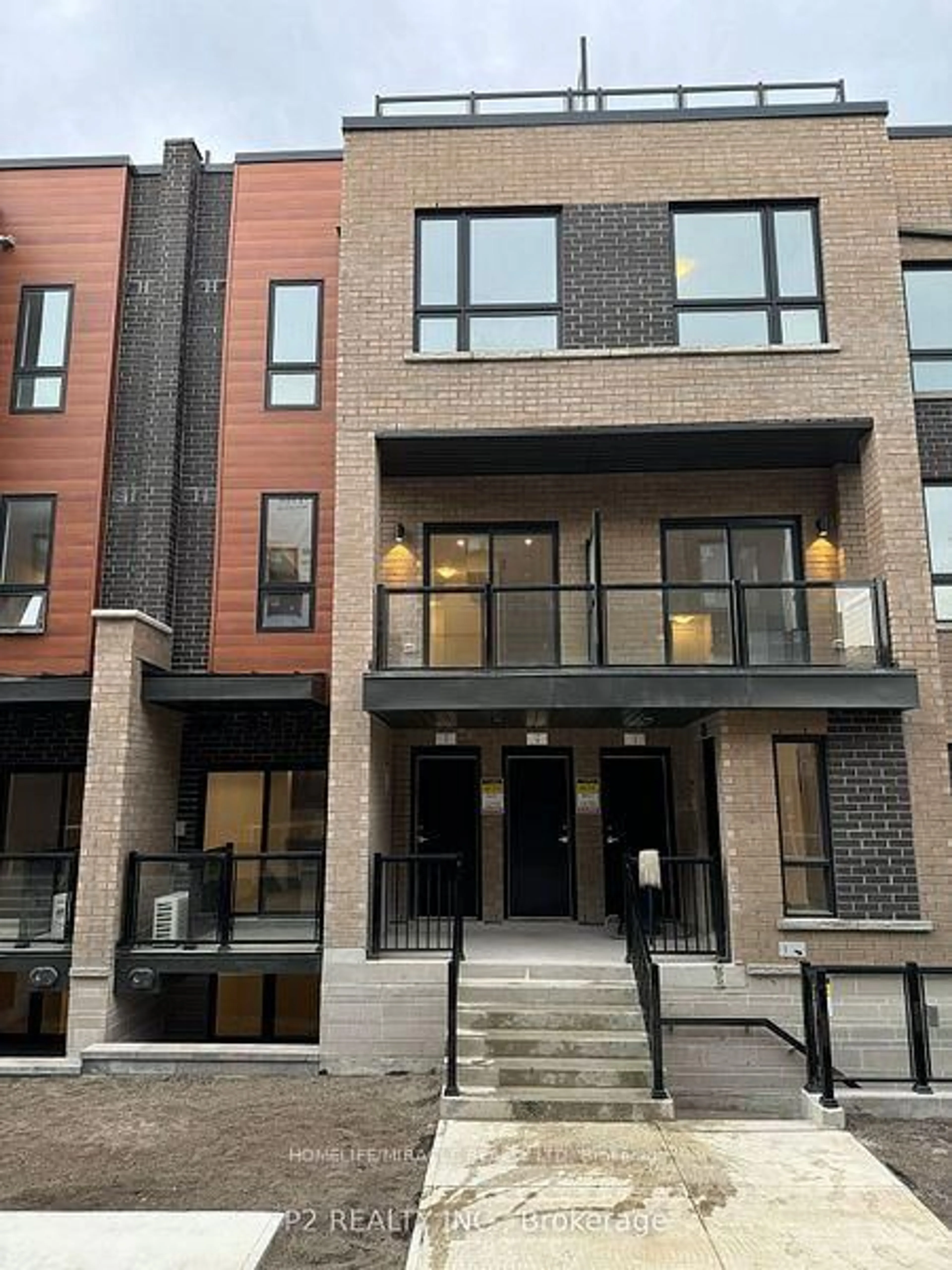 Home with brick exterior material, street for 15 Lytham Green Circ #24, Newmarket Ontario L5R 3X8