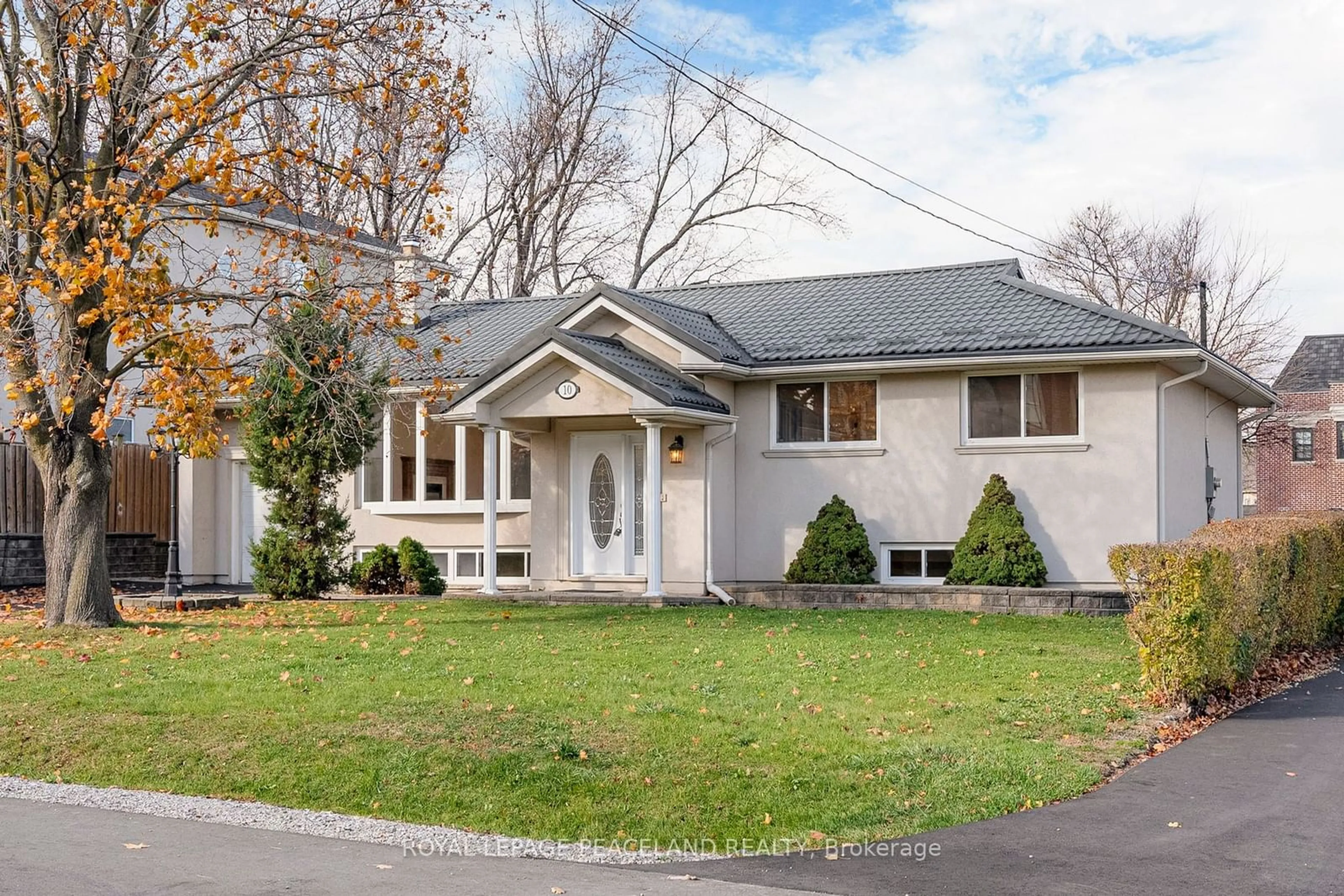 Frontside or backside of a home, cottage for 10 Lancer Dr, Vaughan Ontario L6A 1E4