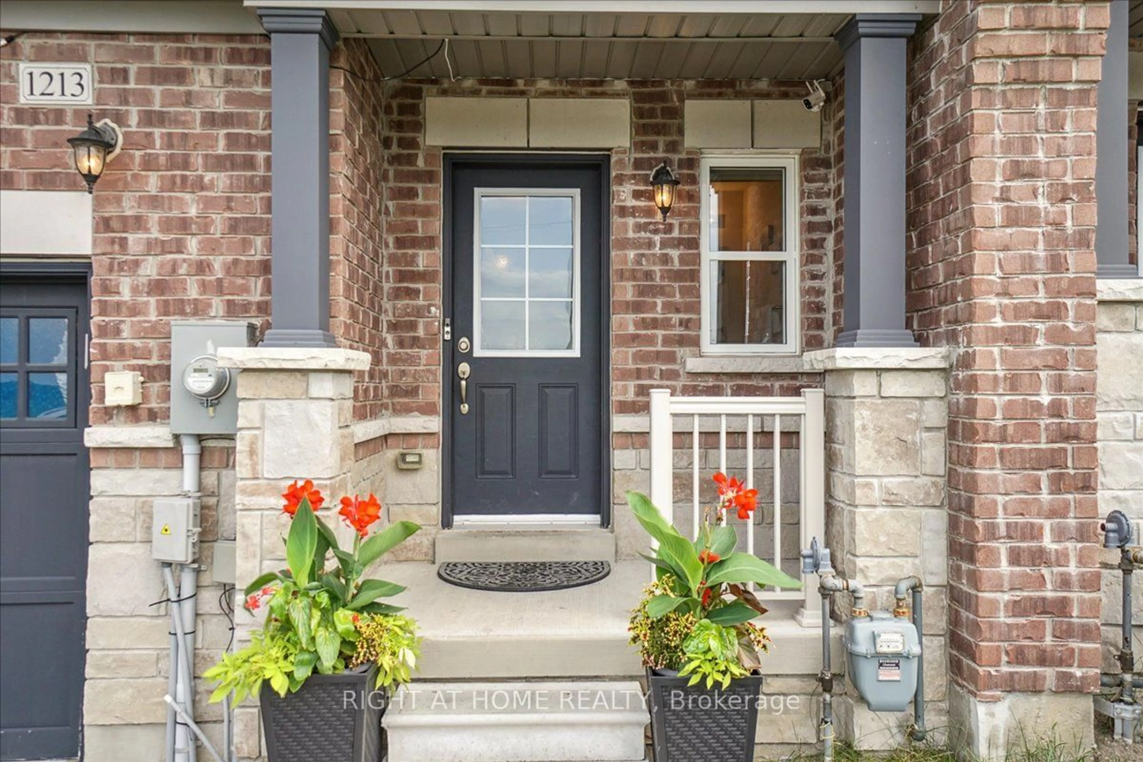 Indoor entryway, wood floors for 1213 Peelar Cres, Innisfil Ontario L0L 1W0