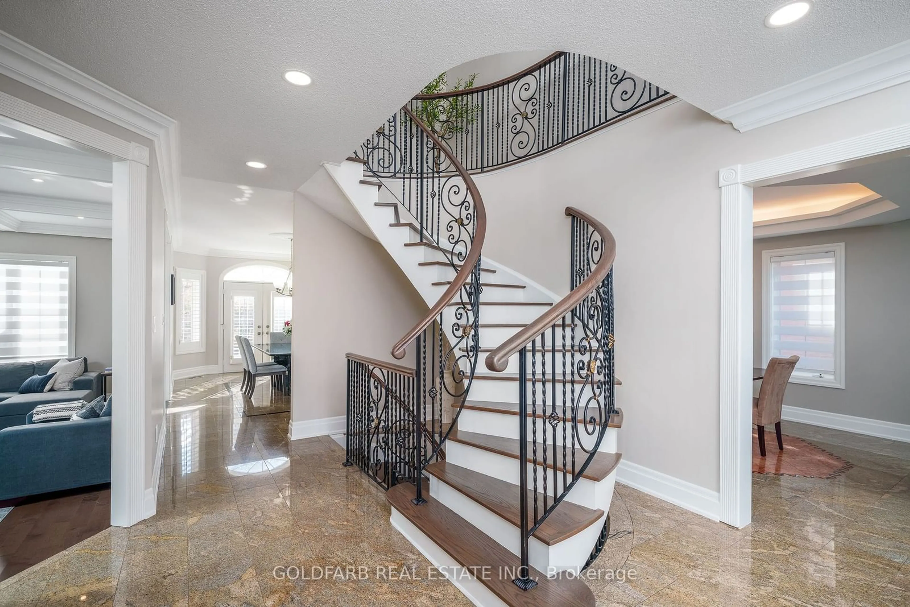 Stairs for 215 Thomson Creek Blvd, Vaughan Ontario L4H 1H1