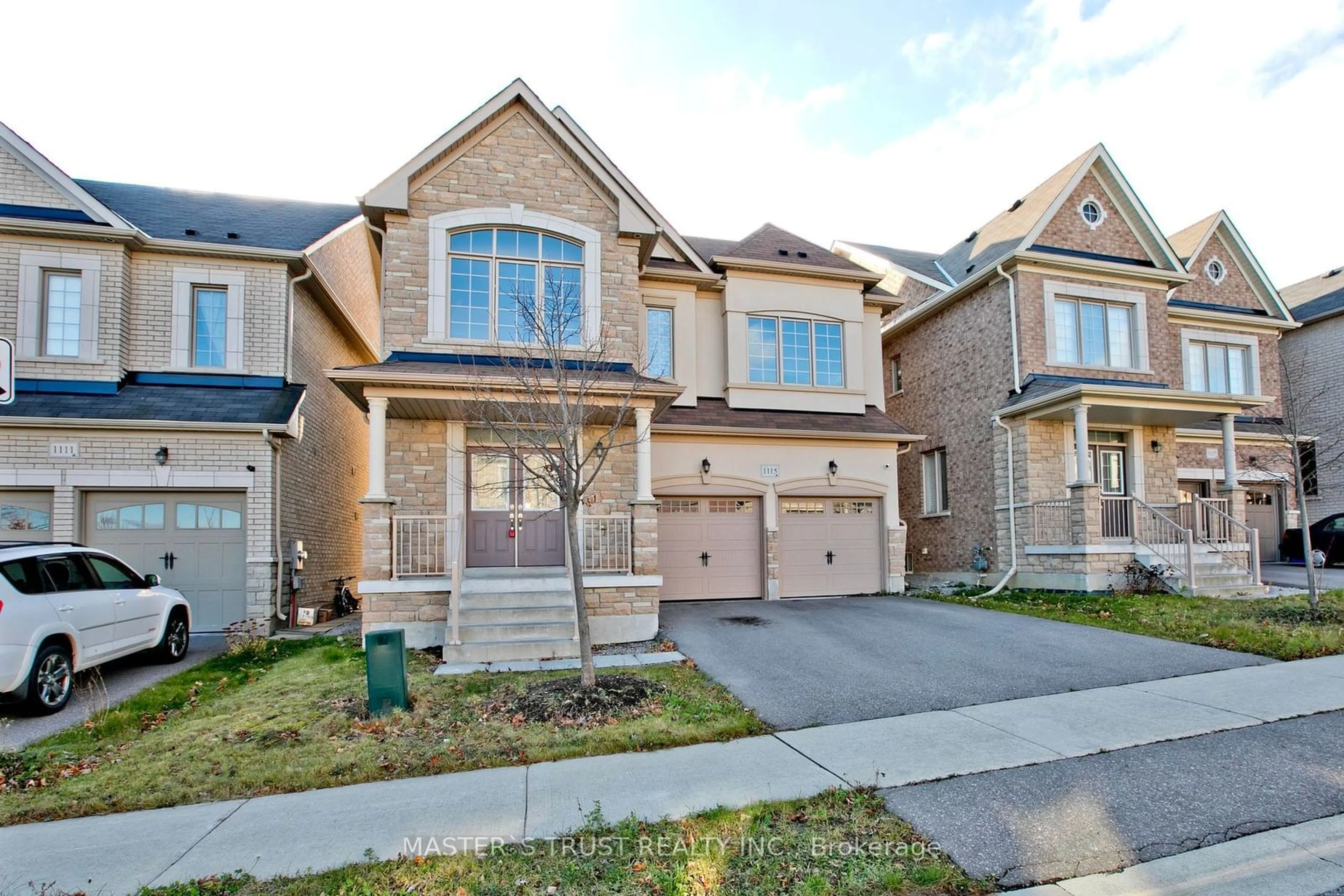 A pic from exterior of the house or condo, the street view for 1115 Grainger Tr, Newmarket Ontario L3X 0G7