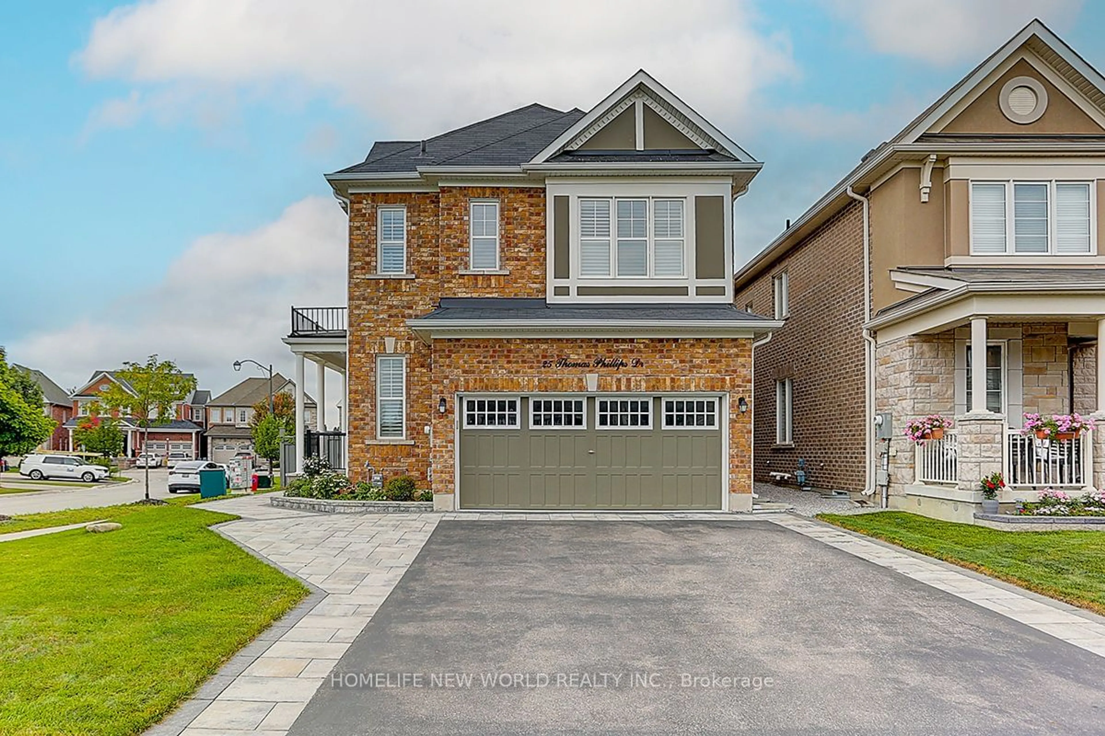 Frontside or backside of a home, the street view for 25 Thomas Phillips Dr, Aurora Ontario L4G 0X2