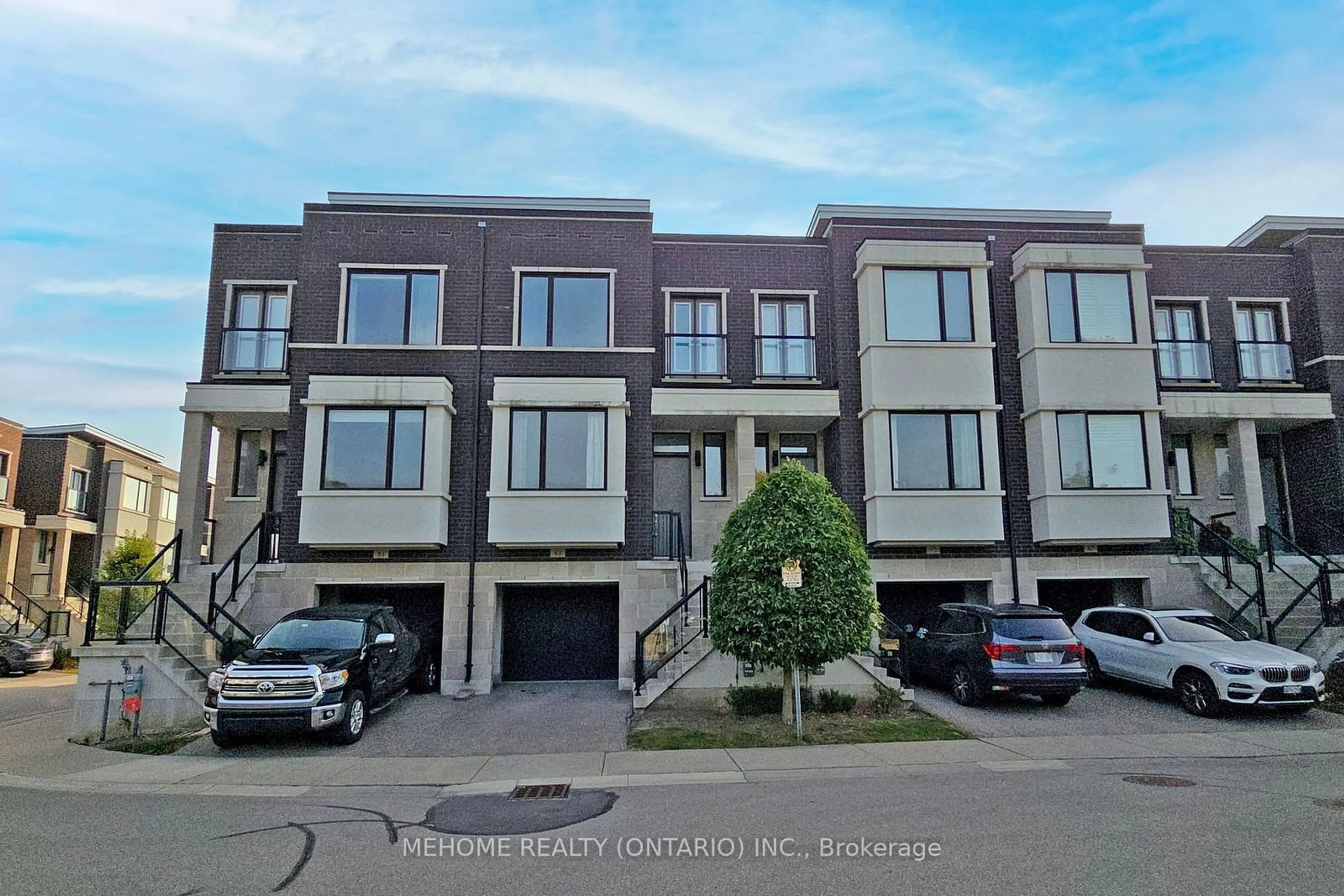 A pic from exterior of the house or condo, the street view for 83 Genuine Lane, Richmond Hill Ontario L4B 3M8