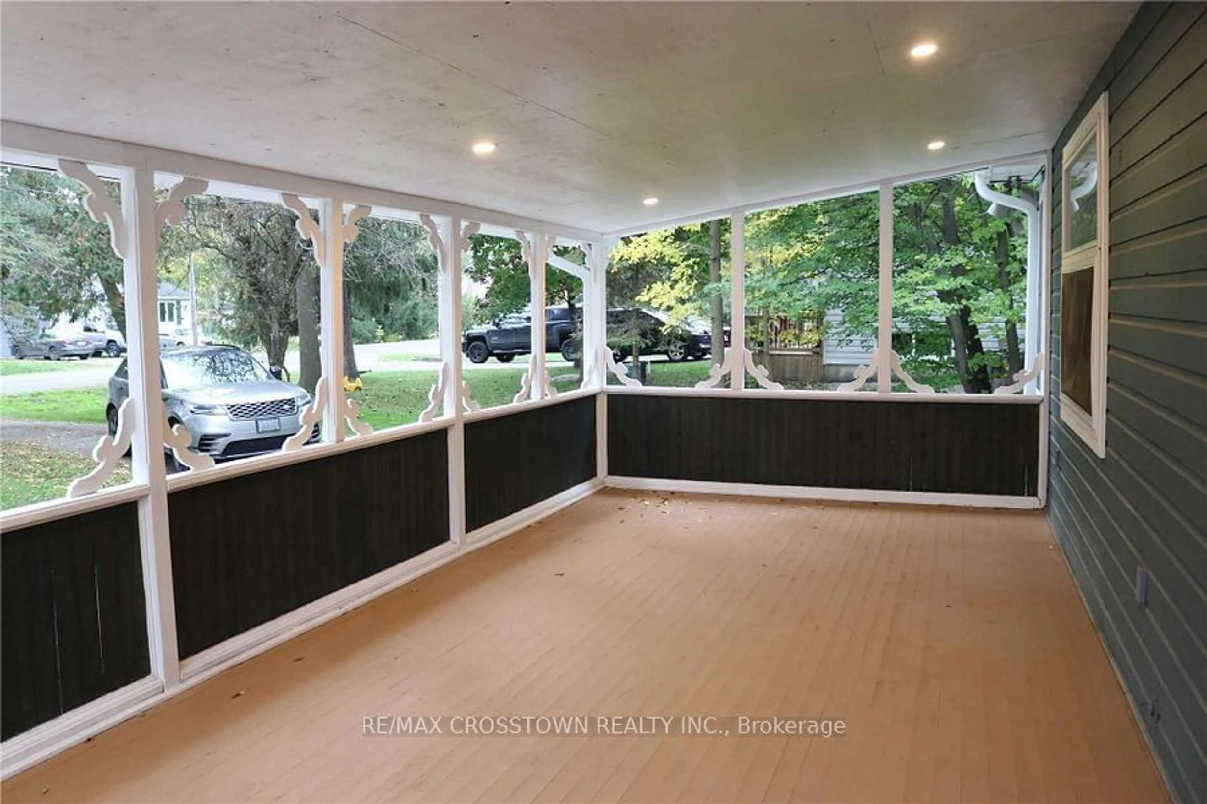 Other indoor space, wood floors for 1056 Elm Rd, Innisfil Ontario L9S 2E9