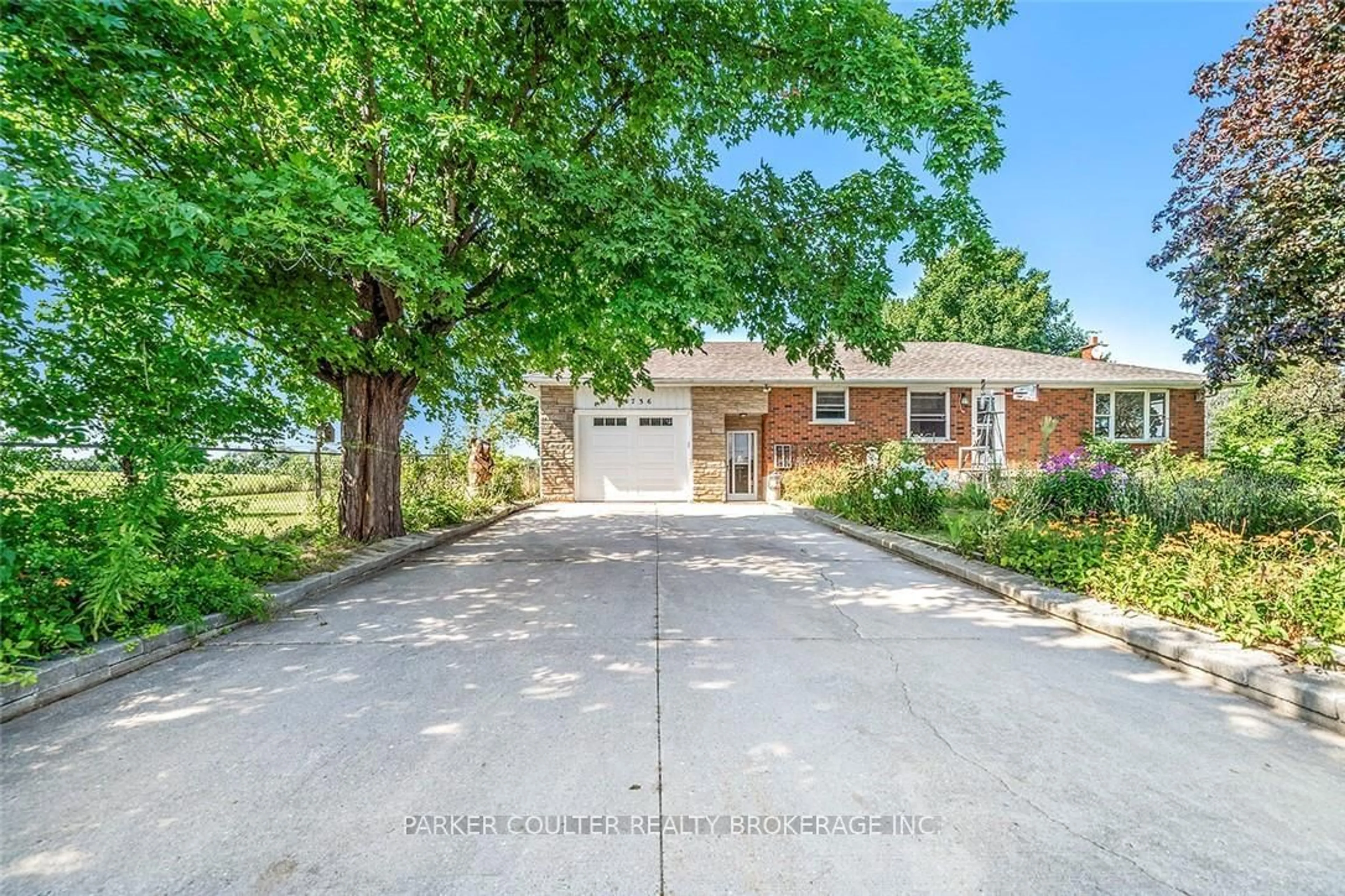 Frontside or backside of a home, the street view for 1736 Killarney Beach Rd, Innisfil Ontario L0L 1W0