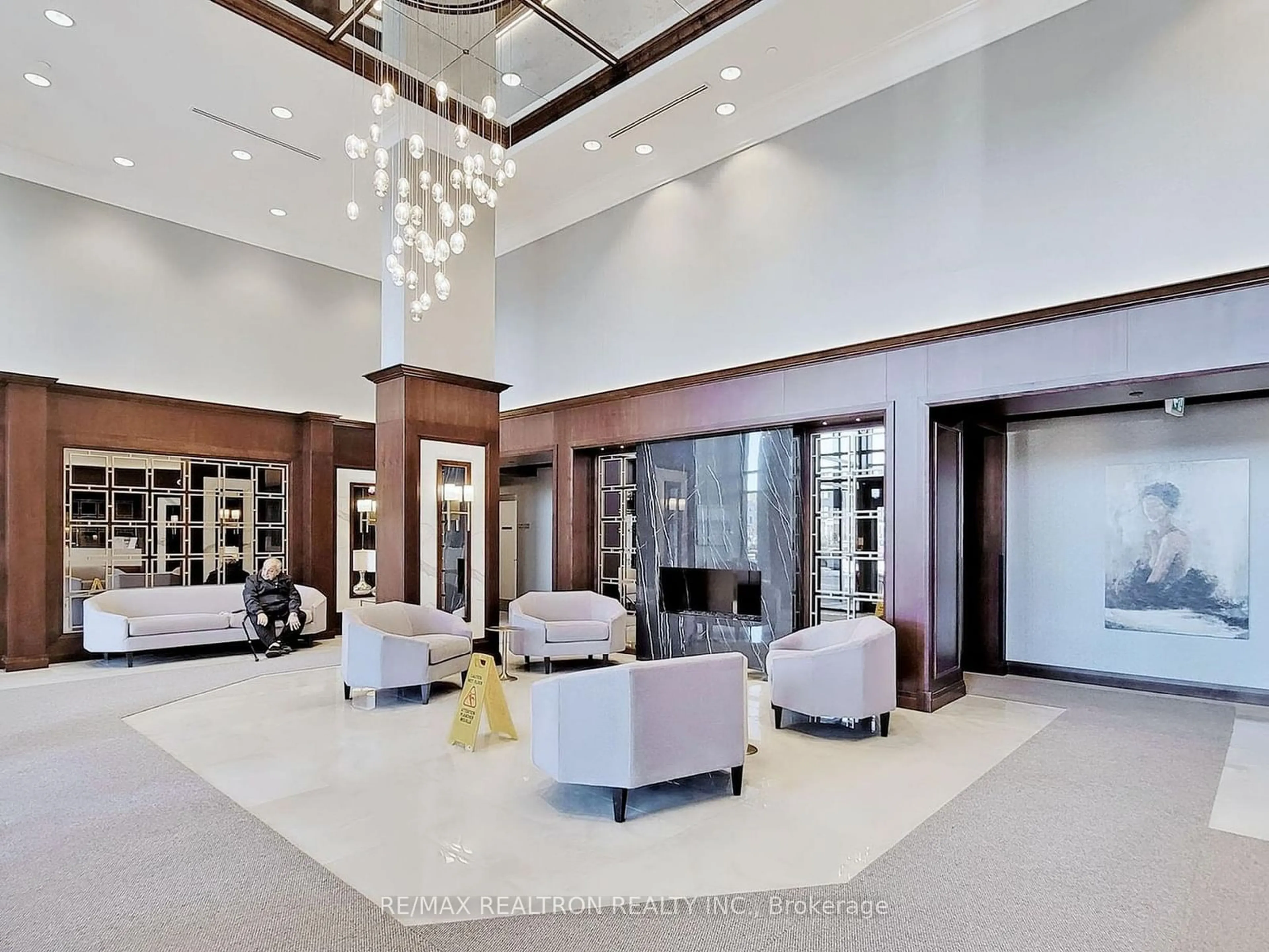 Indoor lobby, carpet floors for 25 Baker Hill Blvd #112, Whitchurch-Stouffville Ontario L4A 4R5