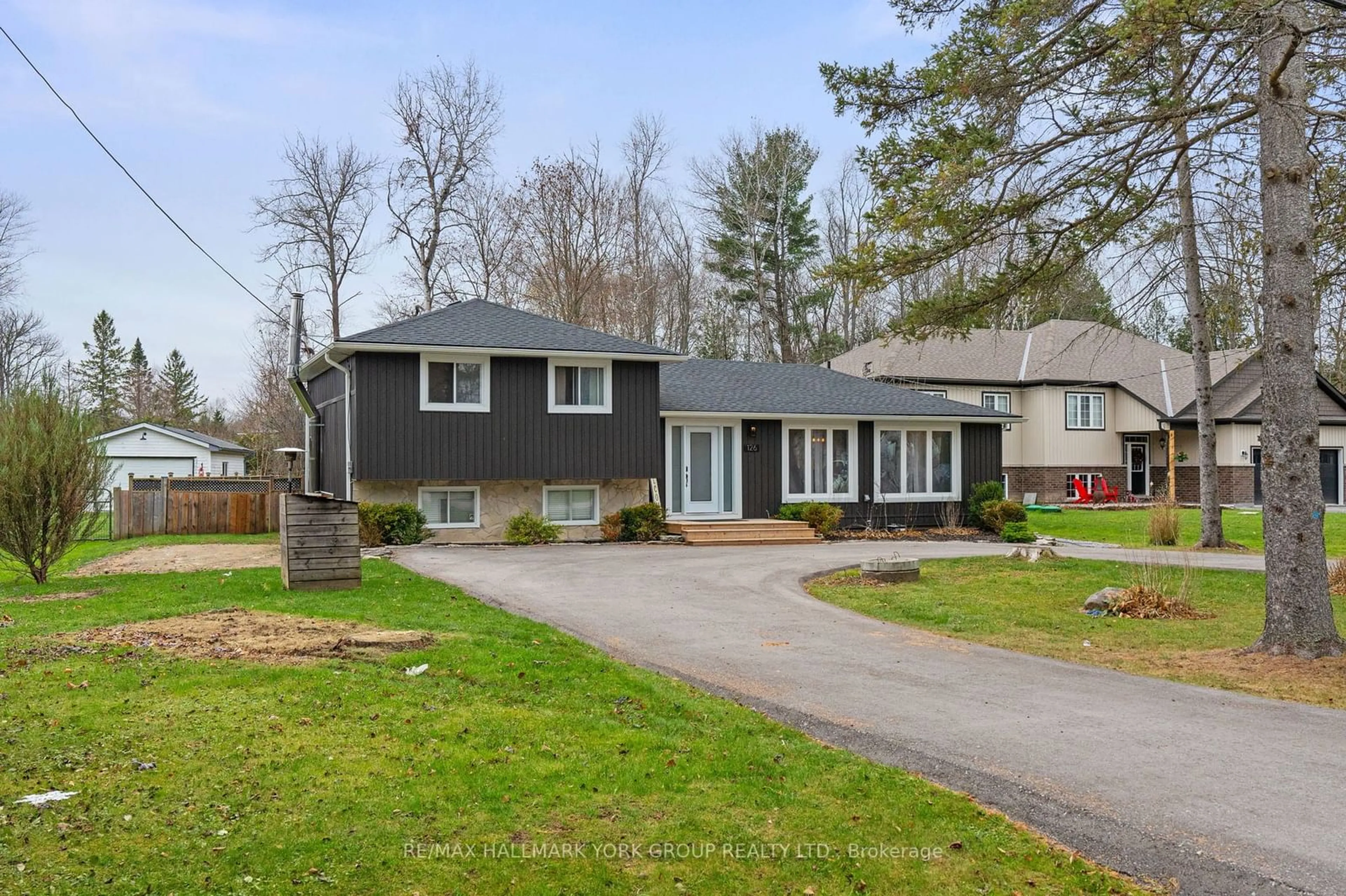 Frontside or backside of a home, cottage for 126 Pinecrest Rd, Georgina Ontario L0E 1N0