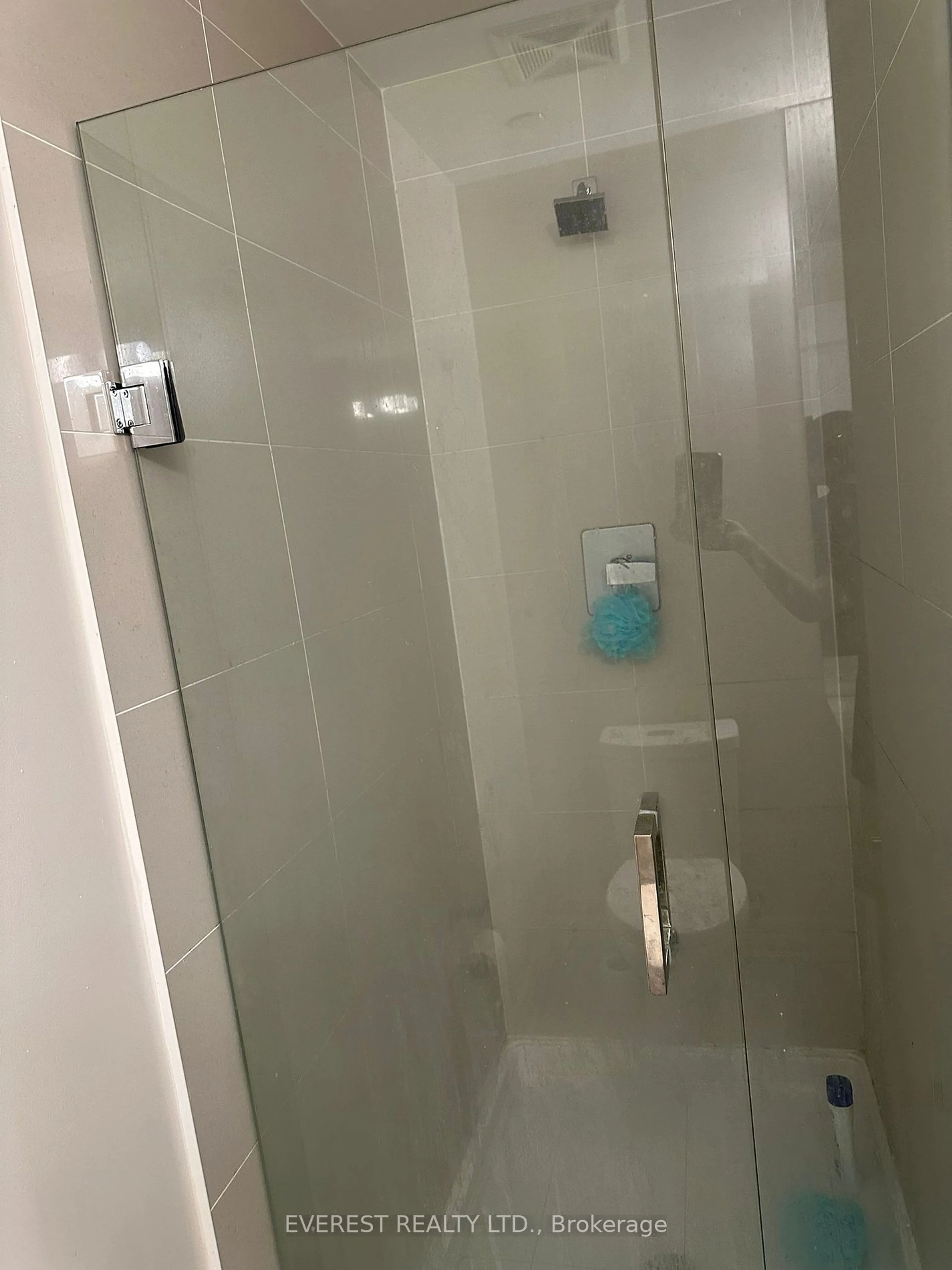 Standard bathroom, not visible floor for 9085 Jane St ##419, Vaughan Ontario L4K 0L8