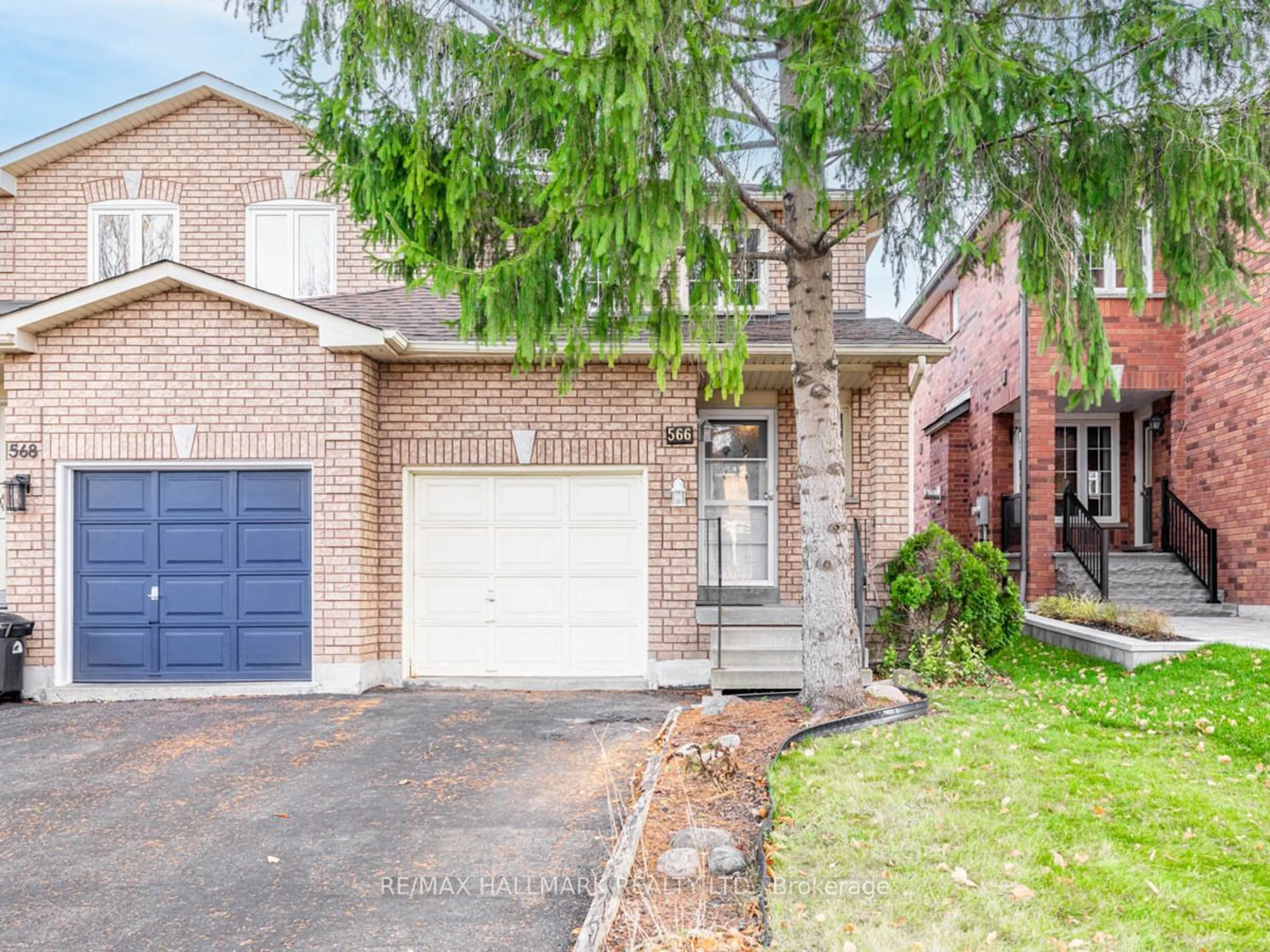 Home with brick exterior material for 566 Walpole Cres, Newmarket Ontario L3X 2B4