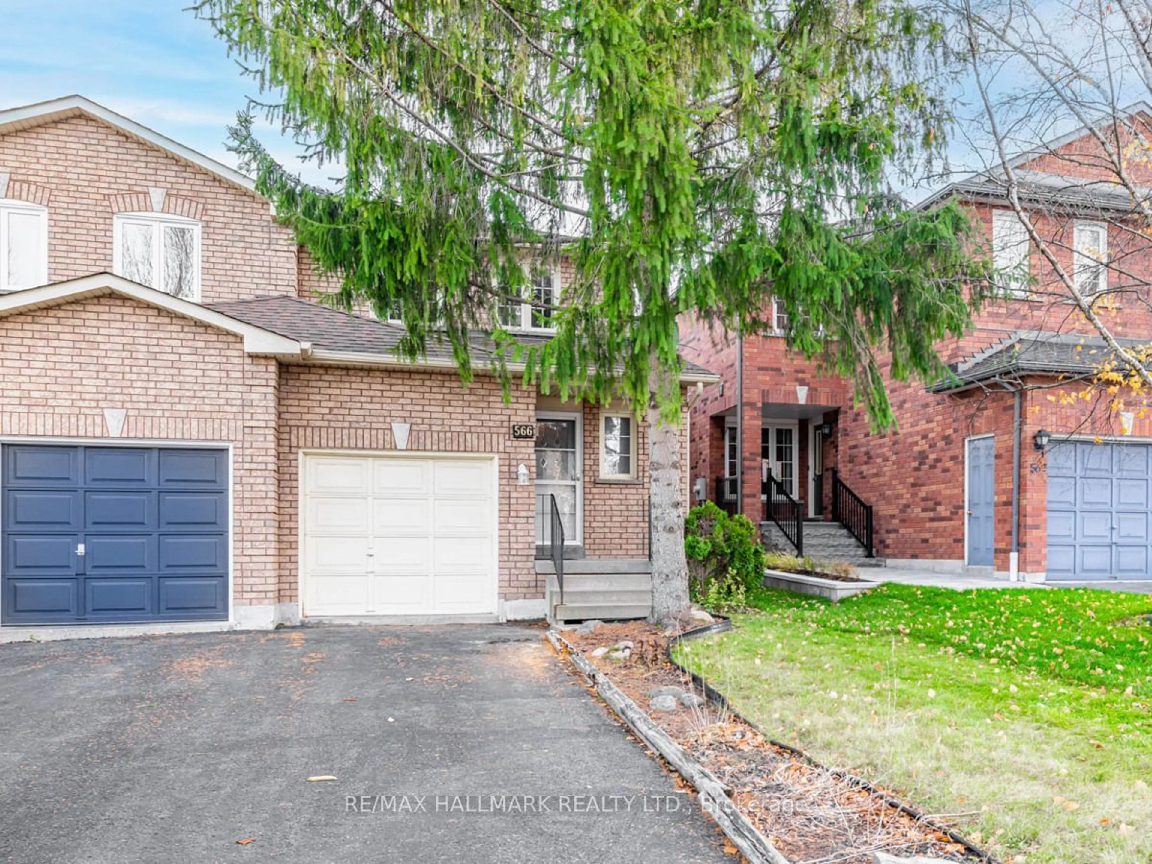 Home with brick exterior material for 566 Walpole Cres, Newmarket Ontario L3X 2B4