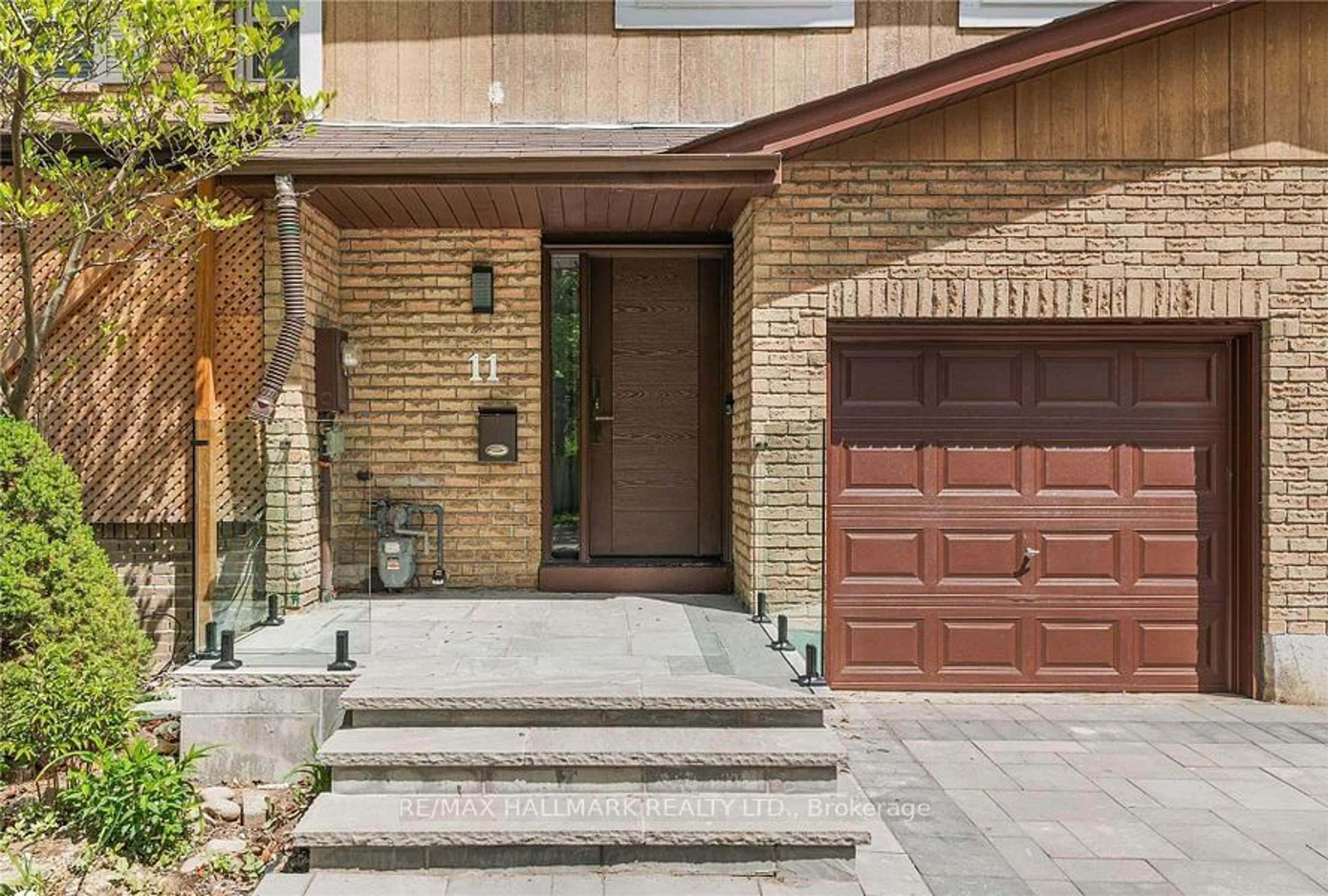 Home with brick exterior material for 11 Michael Dr, Richmond Hill Ontario L4C 5W6