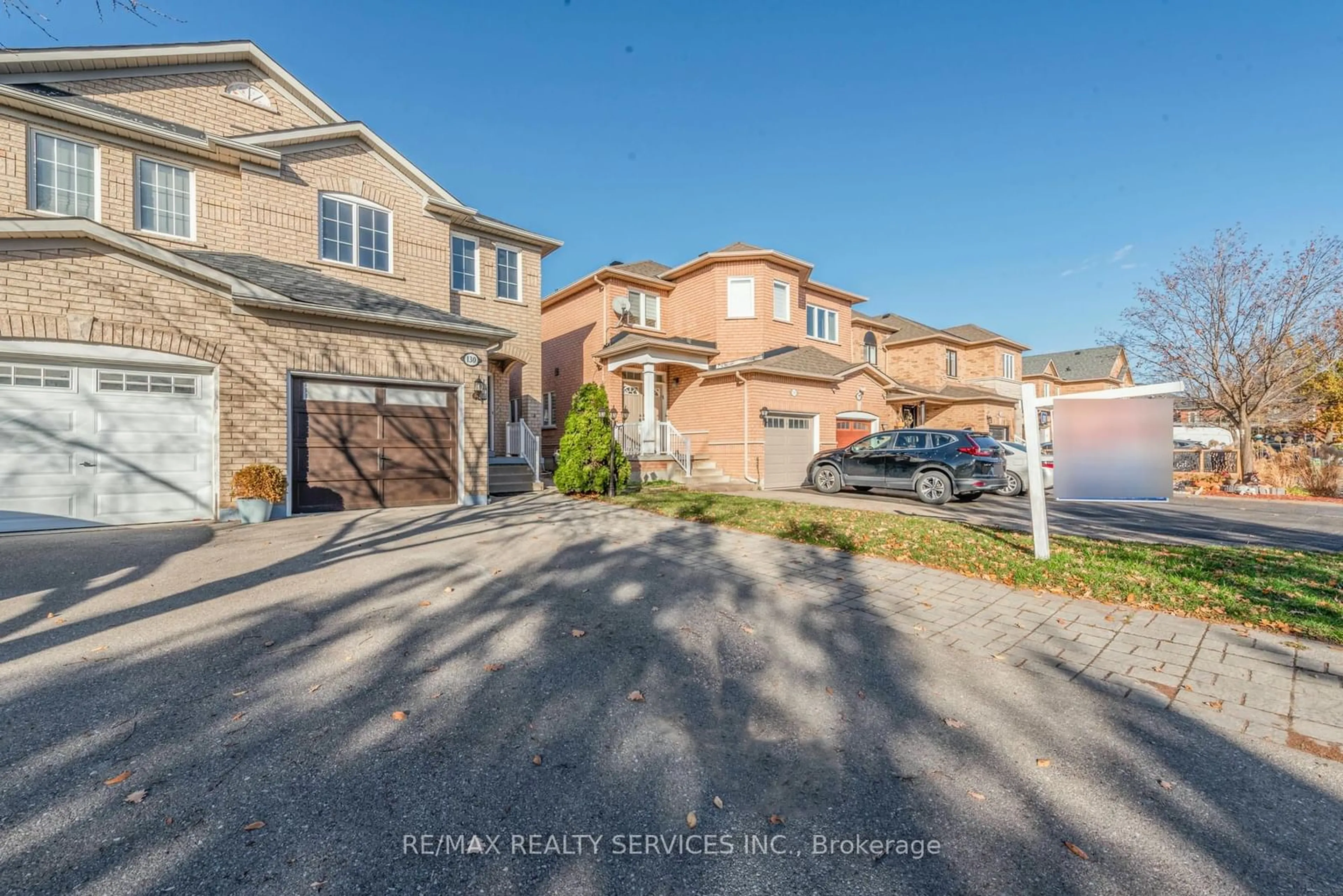 A pic from exterior of the house or condo, the street view for 130 Royal Appian Cres, Vaughan Ontario L4K 5L7