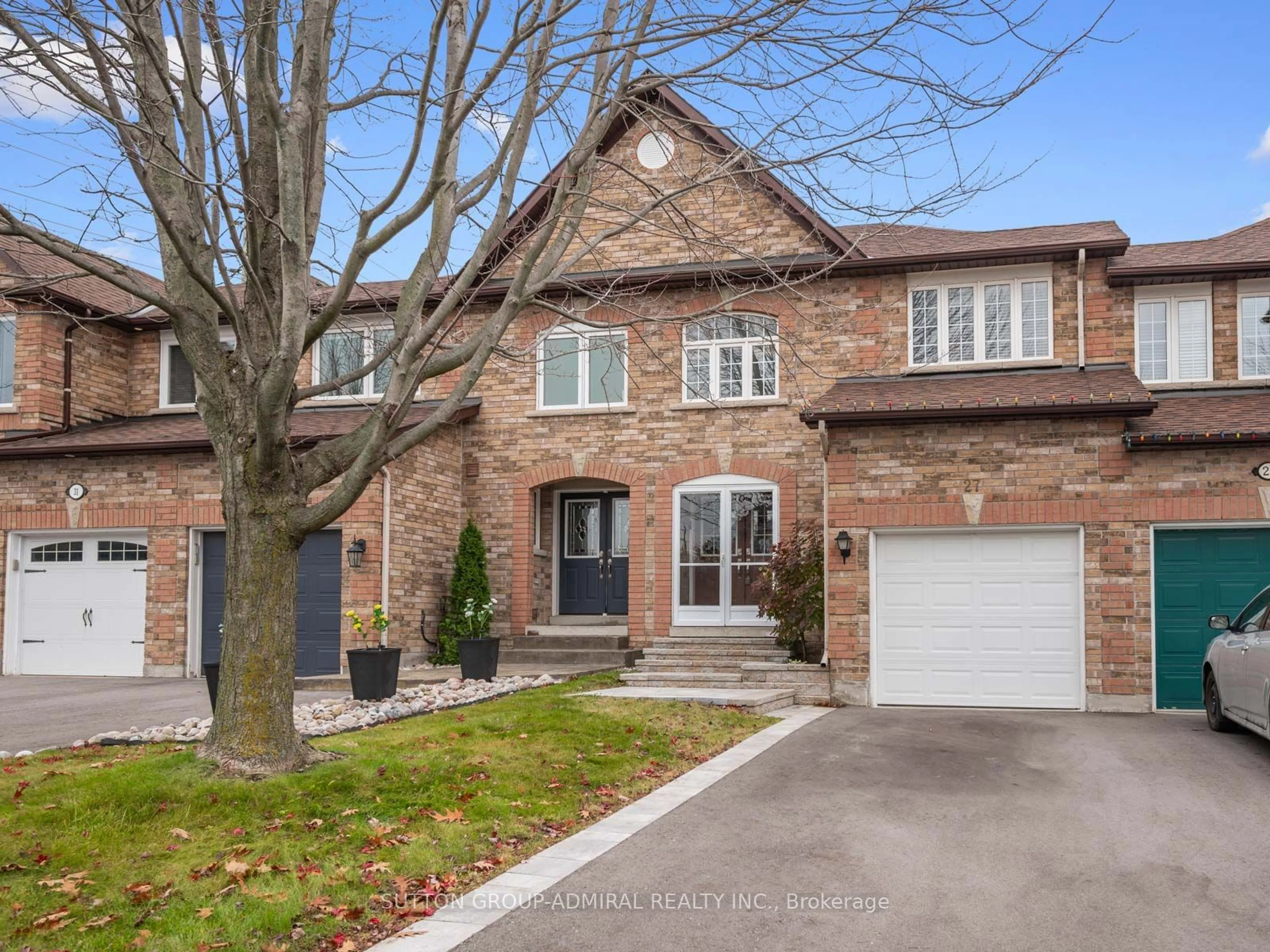 Home with brick exterior material for 27 Bloomgate Cres, Richmond Hill Ontario L4E 4E3