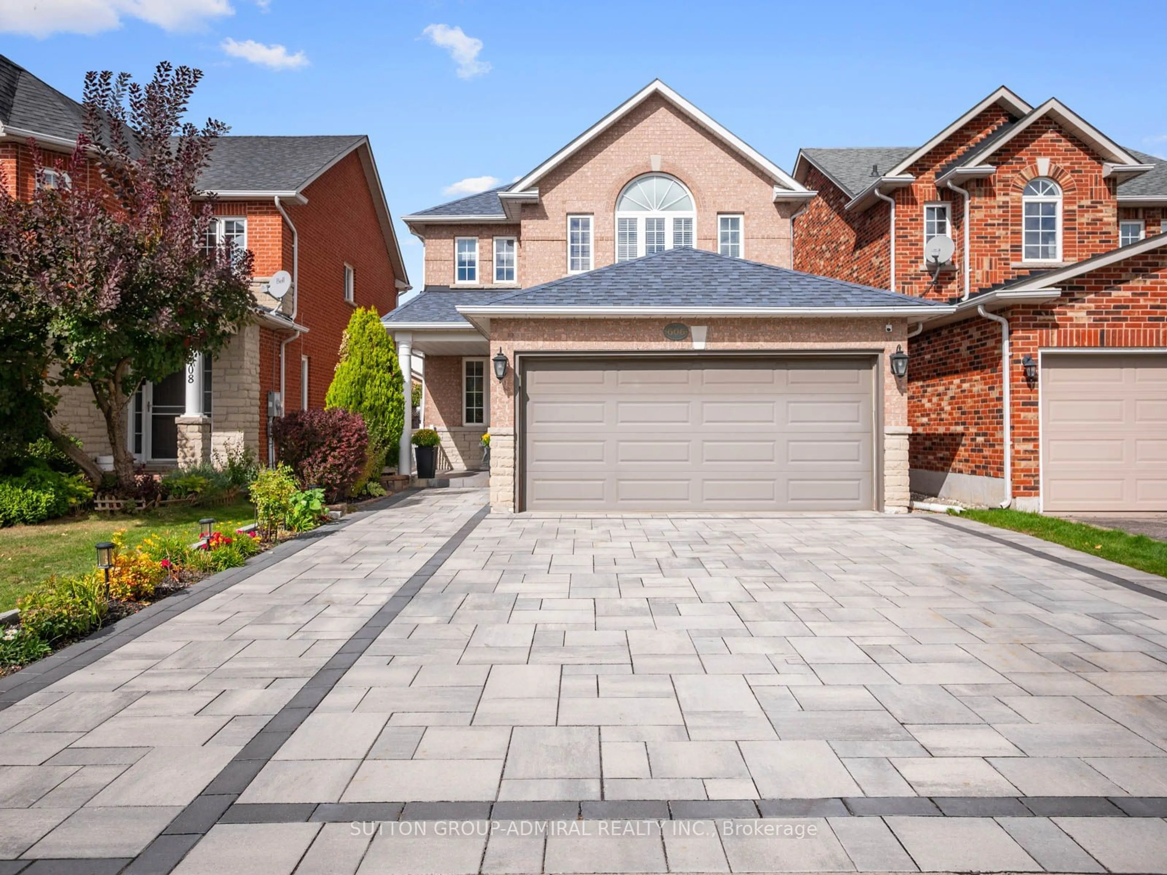 Home with brick exterior material for 606 Heddle Cres, Newmarket Ontario L3X 2J5